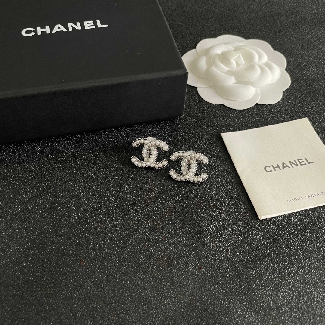 Chanel香奈儿 中古 双C耳钉👀原版复刻logo 小香家的款式真心无需多介绍😘🎶每一款都超好看，精