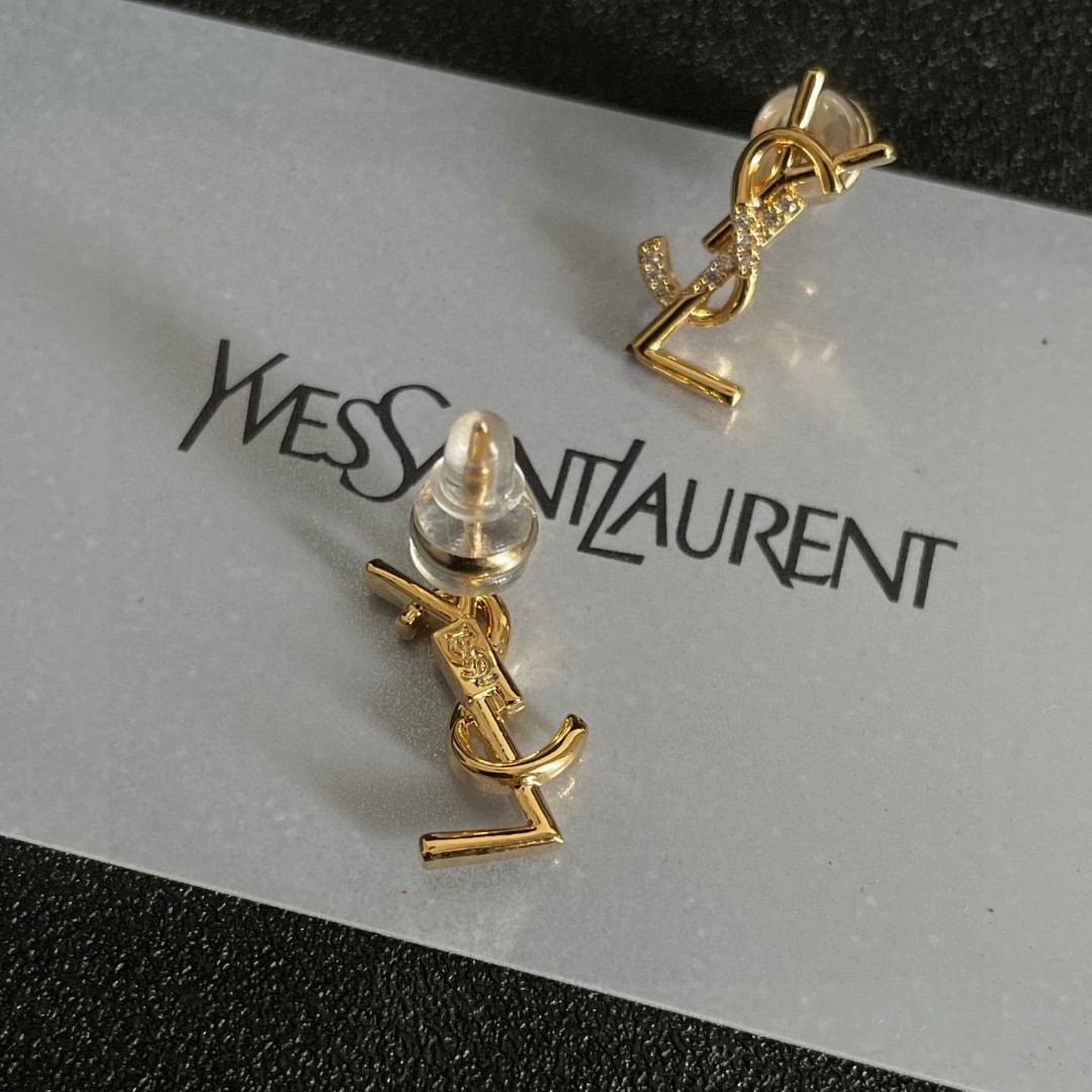  新款 ysl圣罗兰耳钉 美丽永远敌不过经典 黄金时期的香奈就是最经典．也是最有味道的 女人独立优雅魅力