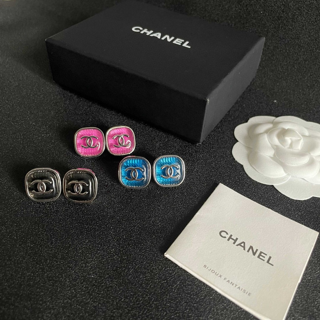  Chanel香奈儿 中古 双C耳钉👀原版复刻logo 小香家的款式真心无需多介绍😘🎶每一款都超好看，精