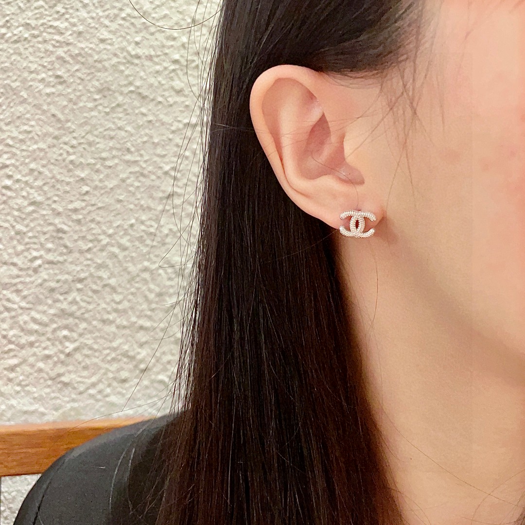  Chanel香奈儿 中古 双C耳钉👀原版复刻logo 小香家的款式真心无需多介绍😘🎶每一款都超好看，精