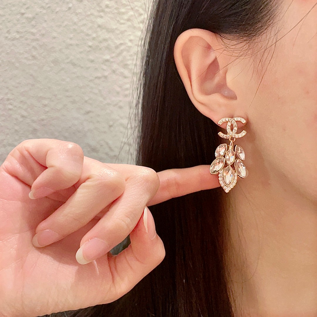  Chanel香奈儿 中古 耳钉👀小香家的款式真心无需多介绍😘🎶每一款都超好看，精致大方，非常显气质.