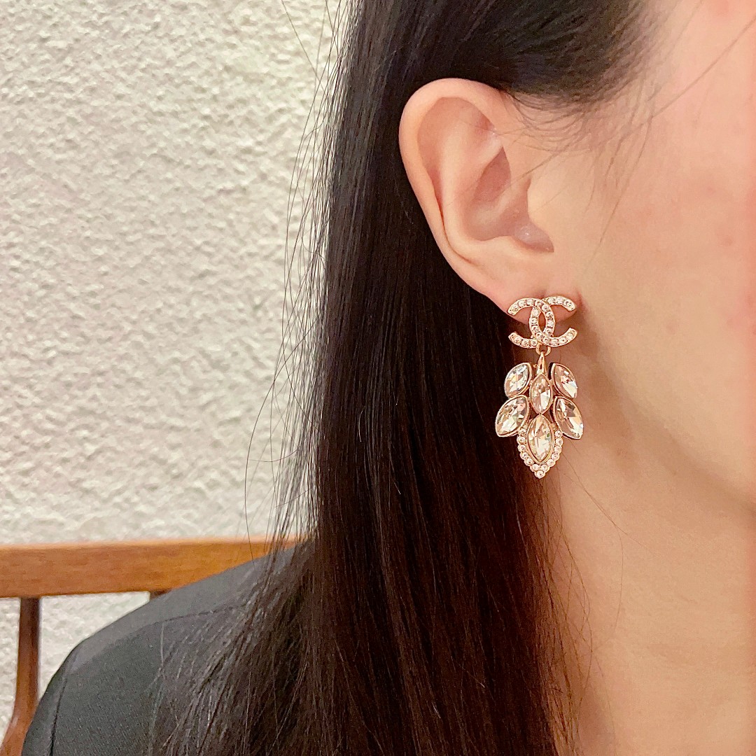  Chanel香奈儿 中古 耳钉👀小香家的款式真心无需多介绍😘🎶每一款都超好看，精致大方，非常显气质.
