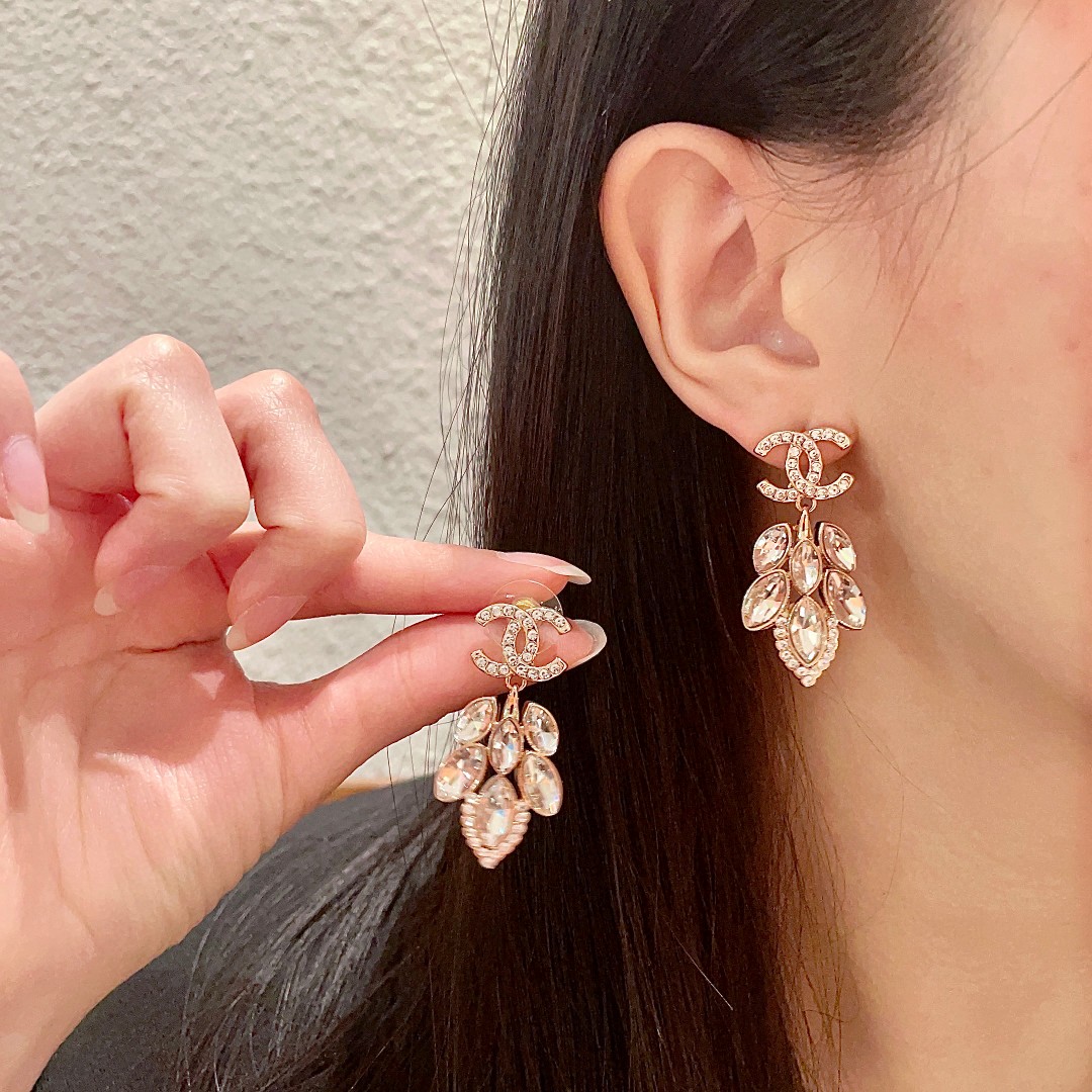  Chanel香奈儿 中古 耳钉👀小香家的款式真心无需多介绍😘🎶每一款都超好看，精致大方，非常显气质.