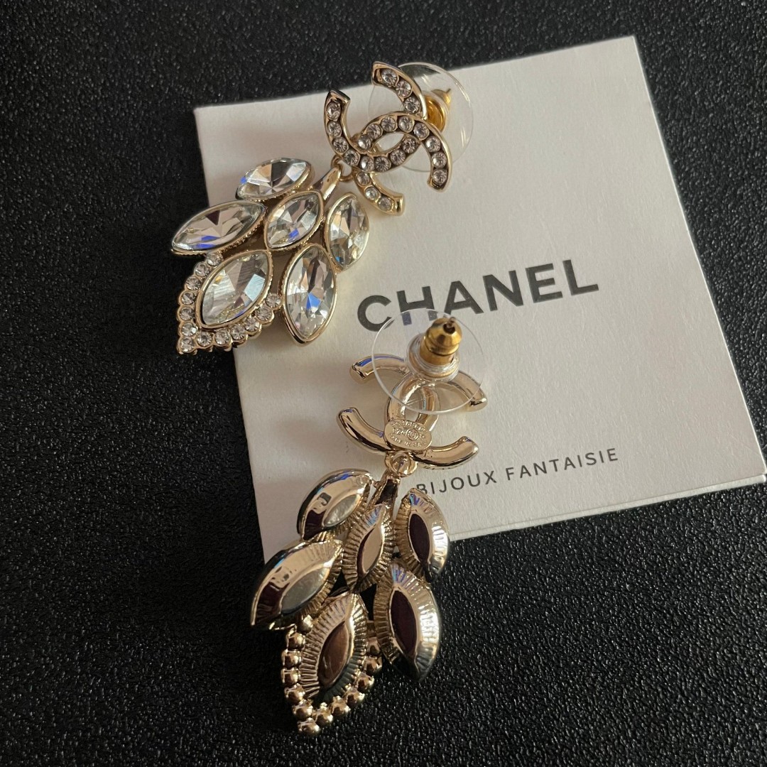  Chanel香奈儿 中古 耳钉👀小香家的款式真心无需多介绍😘🎶每一款都超好看，精致大方，非常显气质.