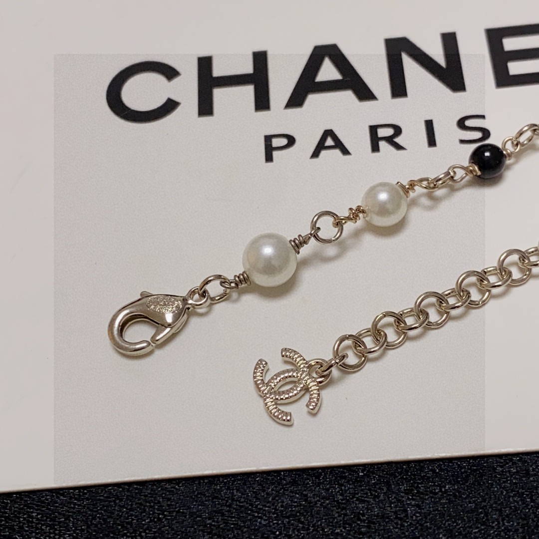  小红书火爆新款😍香奈儿Chanel高版本最新款双C珍珠狮子🦁️长款毛衣链项链💄叠戴更加好看超个性，百搭