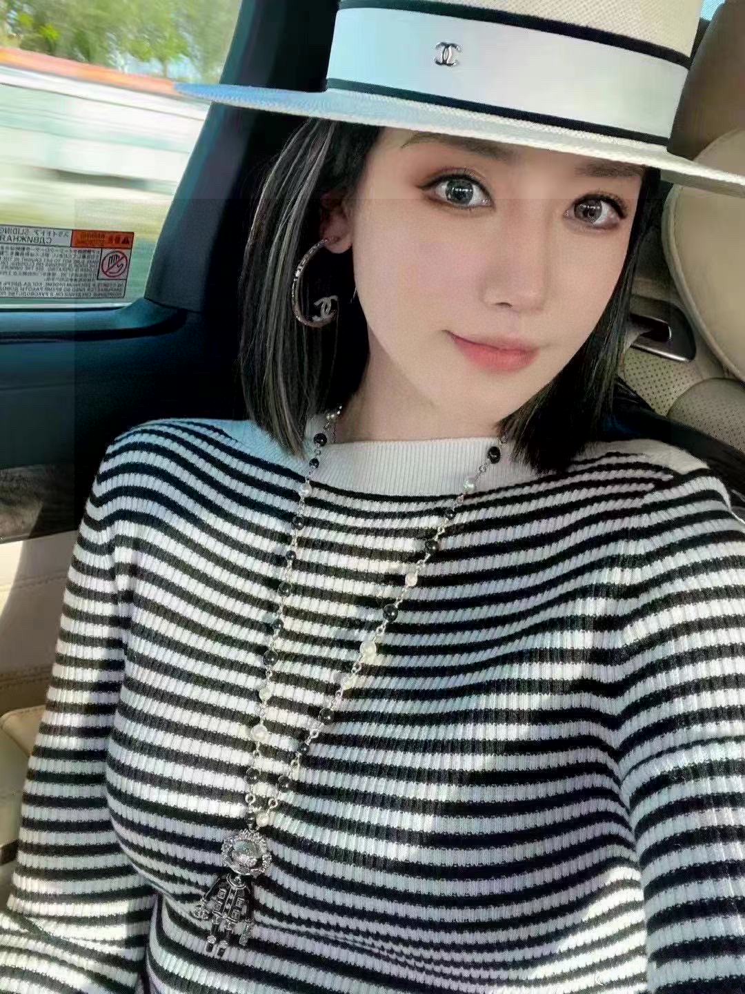  小红书火爆新款😍香奈儿Chanel高版本最新款双C珍珠狮子🦁️长款毛衣链项链💄叠戴更加好看超个性，百搭