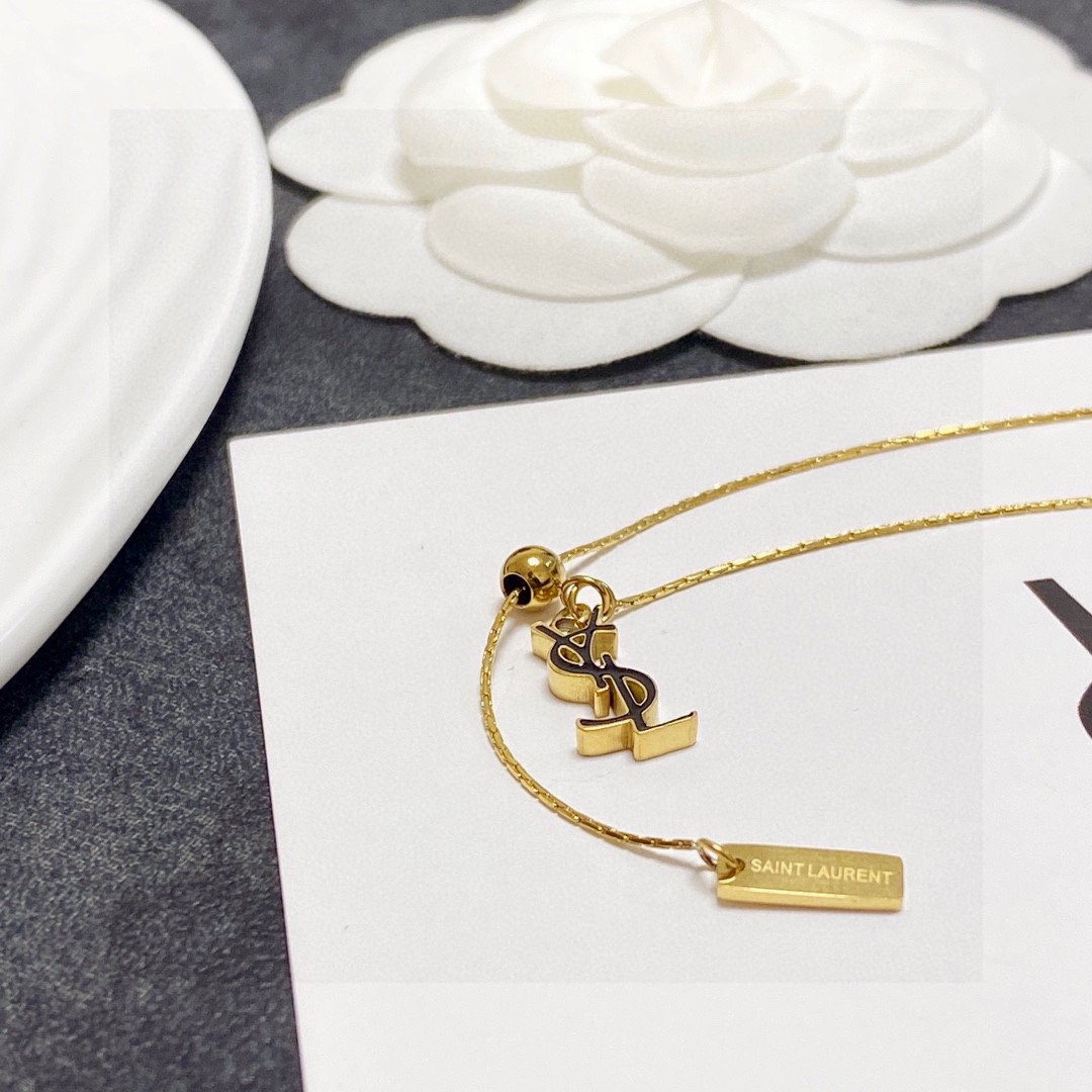 YSL P250: Elegant 14K-Coated Steel Watch with Bold Design Style - 图片 5