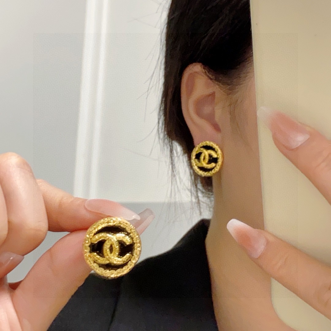 💥新款Chanel 小香 新年红色复古耳钉😍中古金黑色红色👍专柜同步上新 耳环 原版一致材质搭配纯银针耳