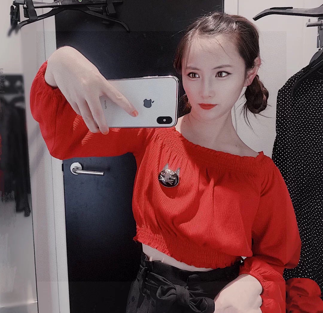  CHANEL🇫🇷小香 专柜新款同步上新香奈儿胸针，是最懂女人的饰物。那些倾注了全部心血去做自己的女人，