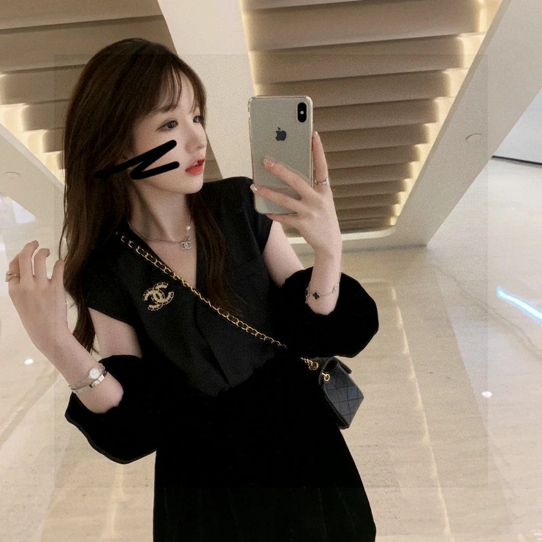  CHANEL🇫🇷小香 专柜新款同步上新香奈儿小号胸针，是最懂女人的饰物。那些倾注了全部心血去做自己的女