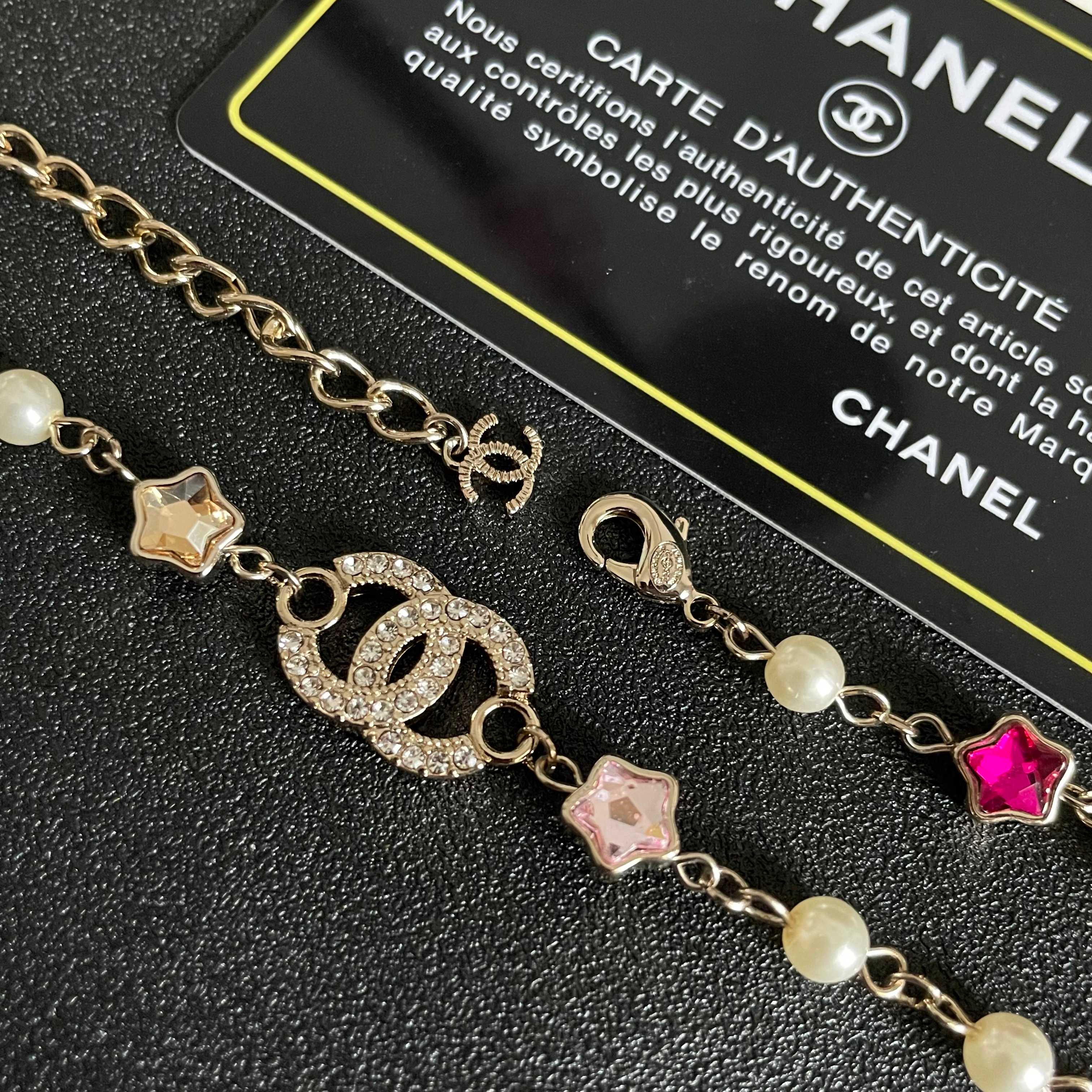  Chanel香奈儿 中古 字母项链👀小香家的款式真心无需多介绍😘🎶每一款都超好看，精致大方，非常显气质