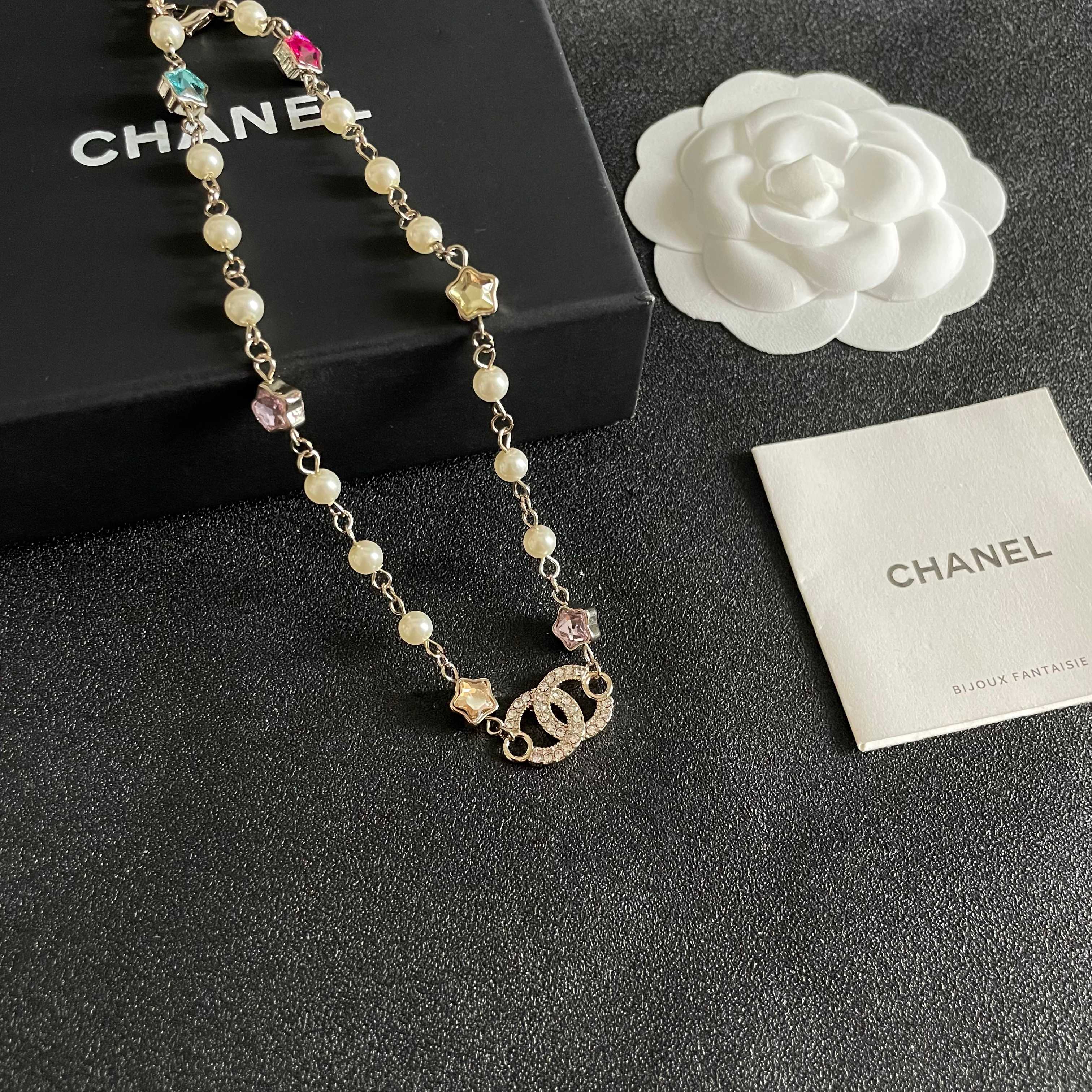  Chanel香奈儿 中古 字母项链👀小香家的款式真心无需多介绍😘🎶每一款都超好看，精致大方，非常显气质