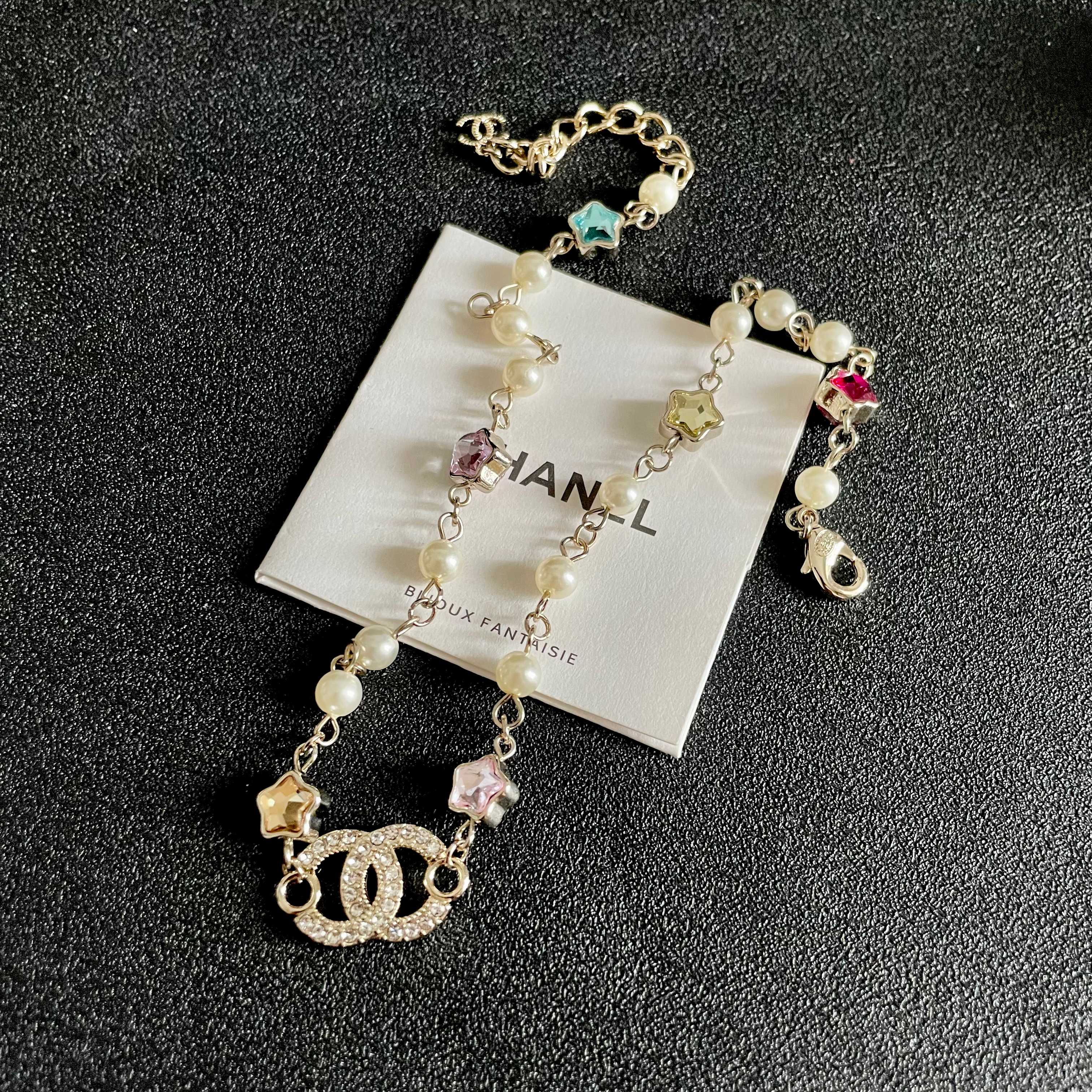  Chanel香奈儿 中古 字母项链👀小香家的款式真心无需多介绍😘🎶每一款都超好看，精致大方，非常显气质