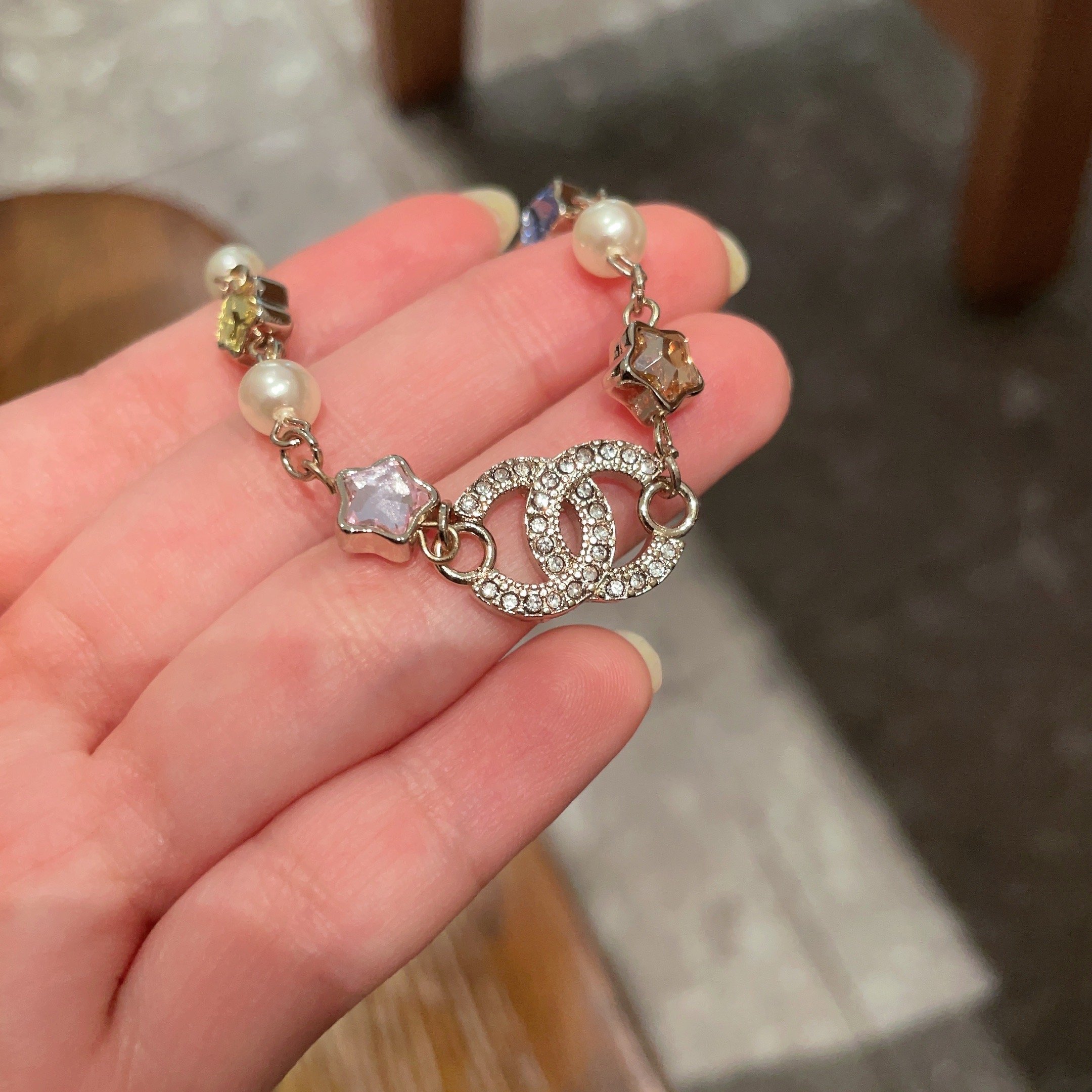  Chanel香奈儿 中古 手链👀原版复刻logo  小香家的款式真心无需多介绍😘🎶每一款都超好看，精致