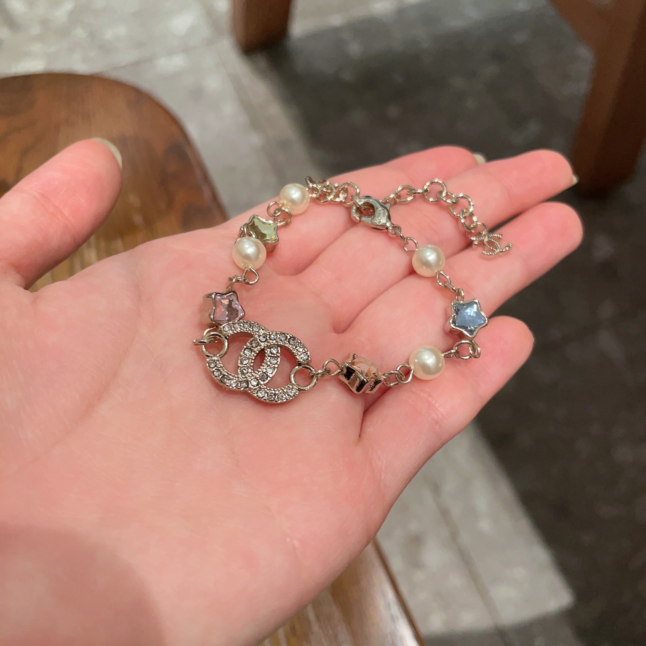  Chanel香奈儿 中古 手链👀原版复刻logo  小香家的款式真心无需多介绍😘🎶每一款都超好看，精致