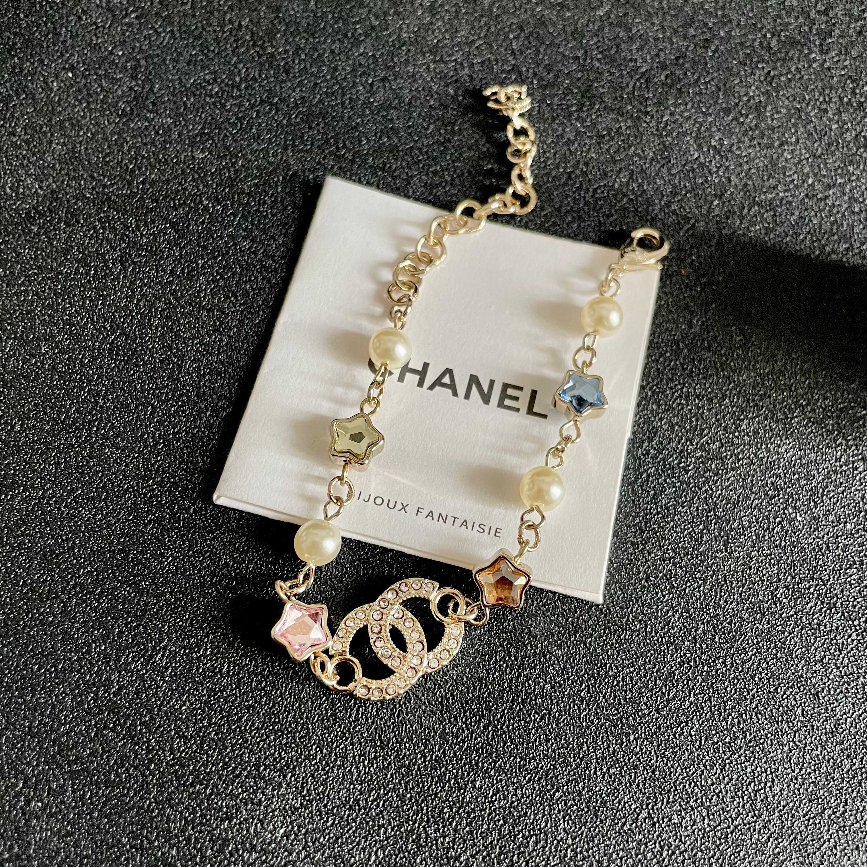  Chanel香奈儿 中古 手链👀原版复刻logo  小香家的款式真心无需多介绍😘🎶每一款都超好看，精致