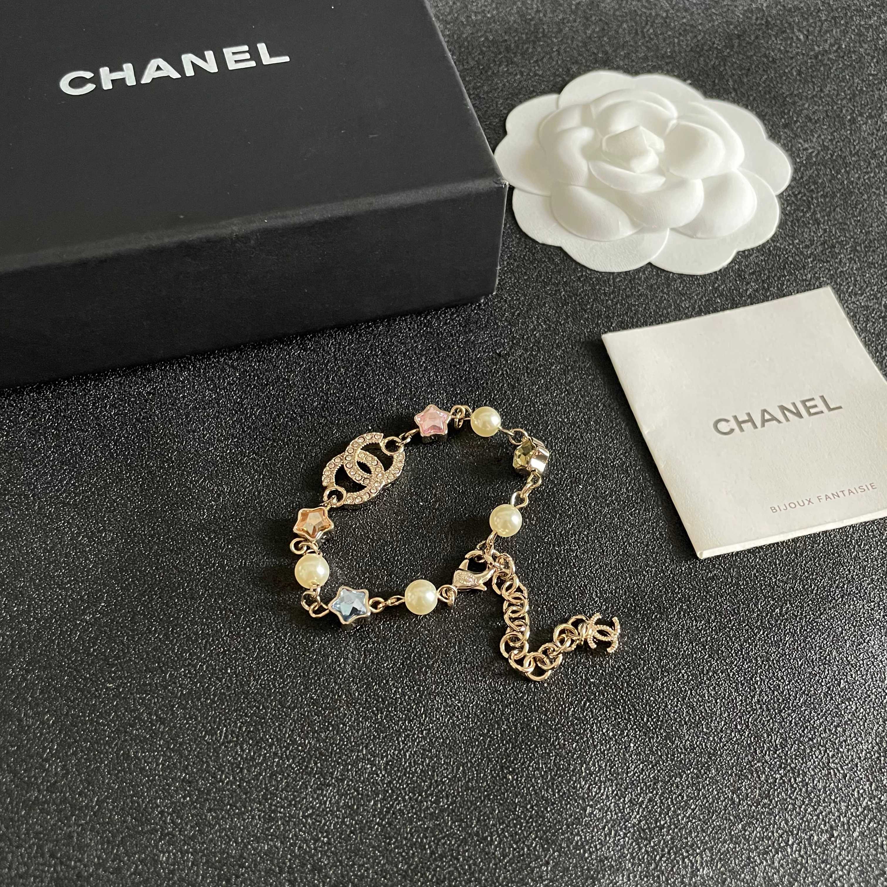  Chanel香奈儿 中古 手链👀原版复刻logo  小香家的款式真心无需多介绍😘🎶每一款都超好看，精致