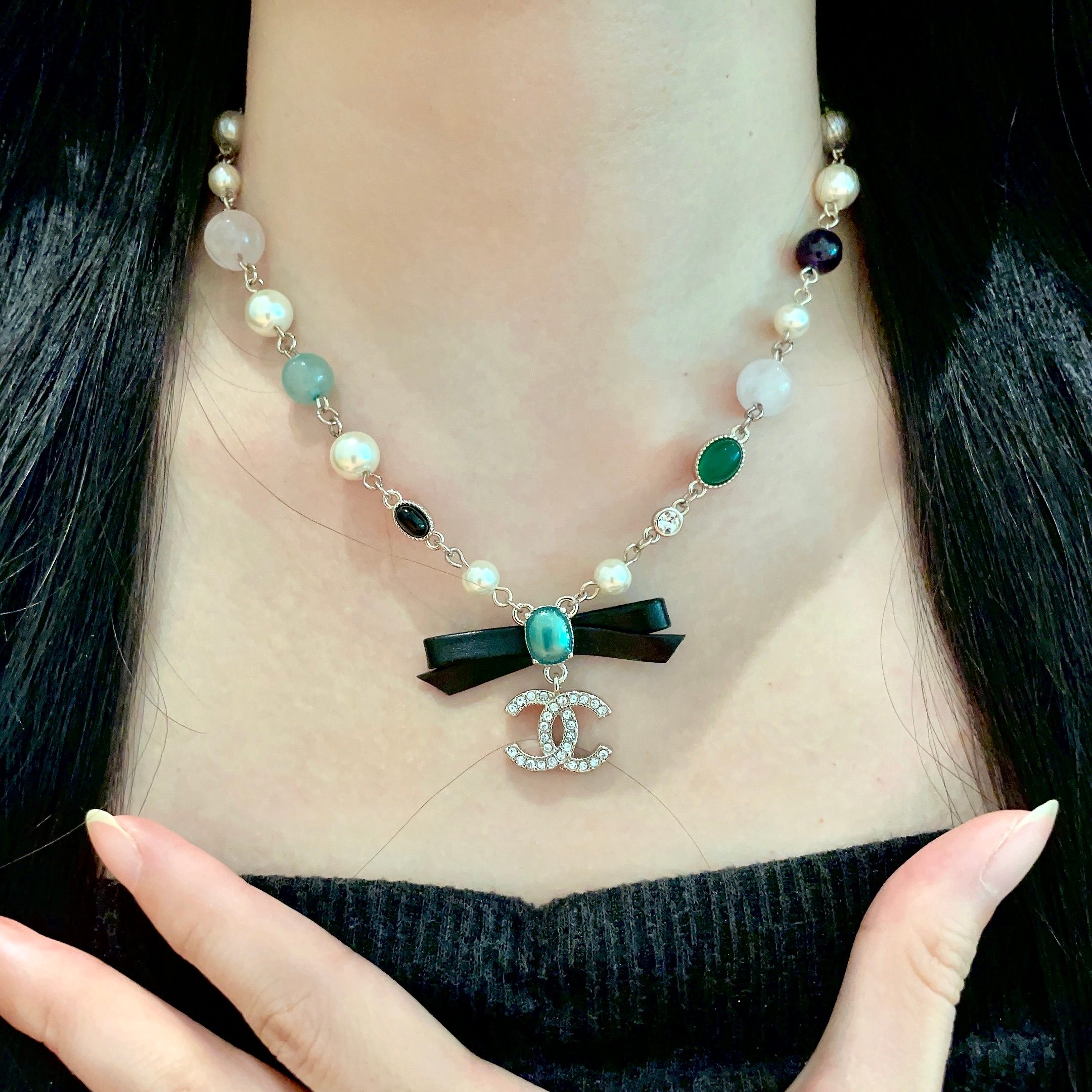  Chanel香奈儿 中古 字母项链👀小香家的款式真心无需多介绍😘🎶每一款都超好看，精致大方，非常显气质