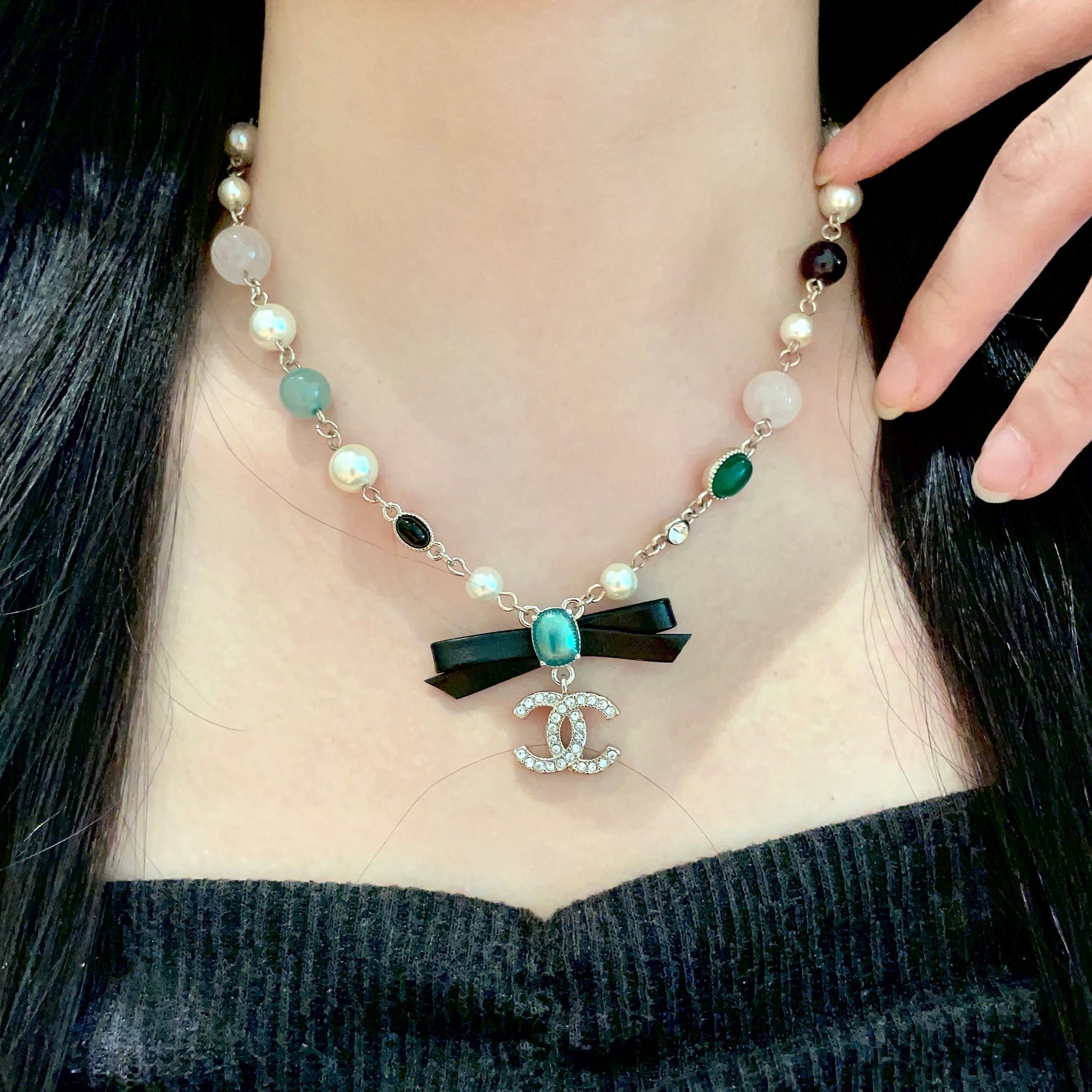  Chanel香奈儿 中古 字母项链👀小香家的款式真心无需多介绍😘🎶每一款都超好看，精致大方，非常显气质