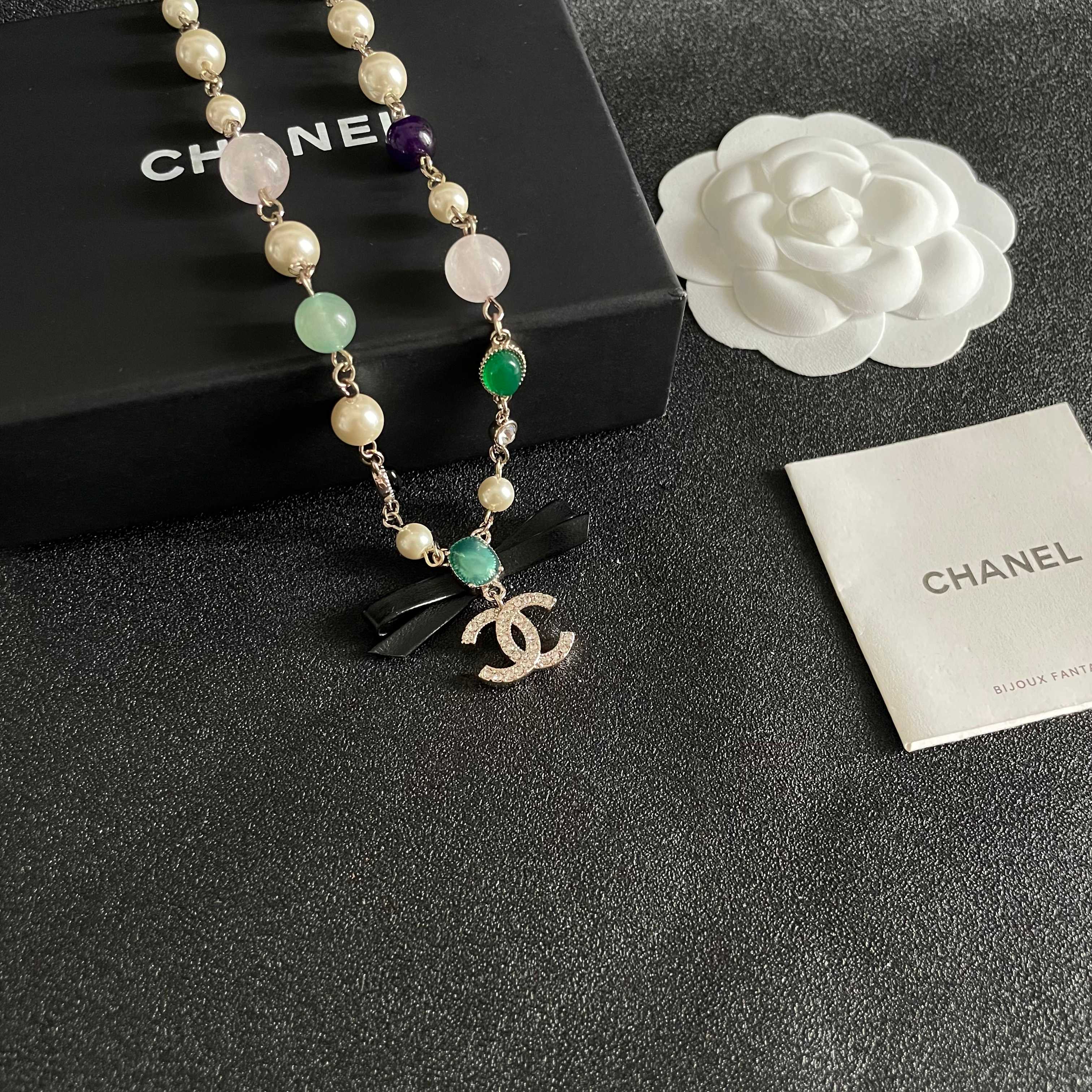  Chanel香奈儿 中古 字母项链👀小香家的款式真心无需多介绍😘🎶每一款都超好看，精致大方，非常显气质