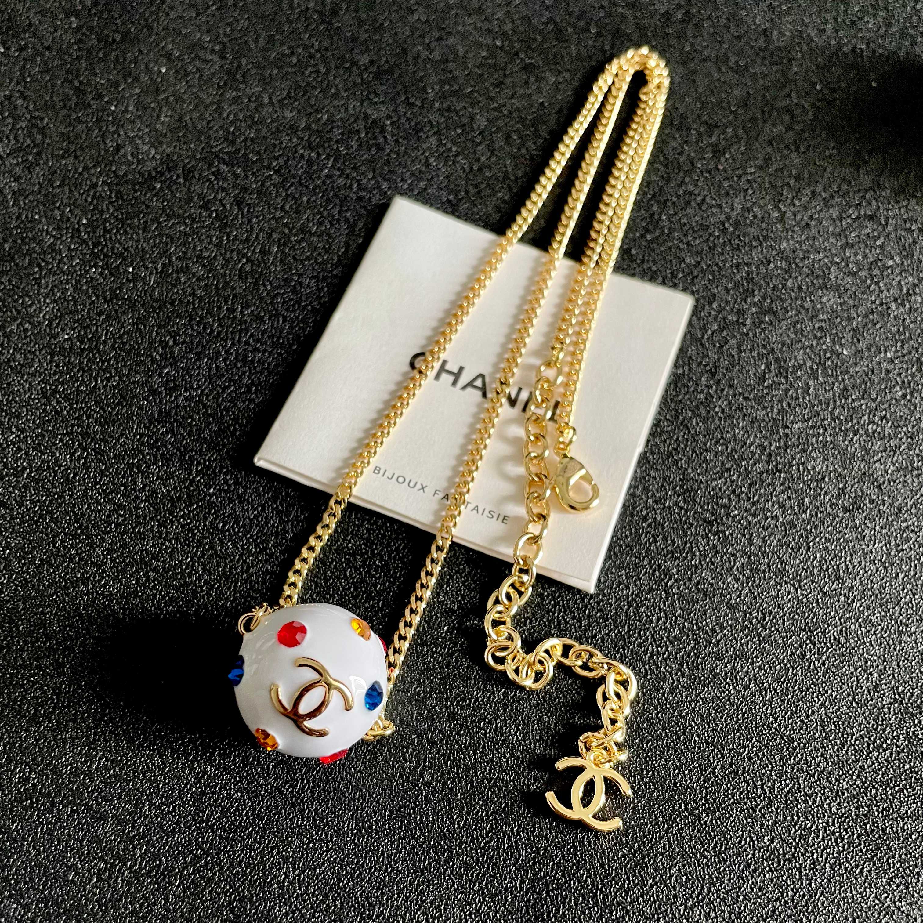  Chanel香奈儿 中古 字母项链👀小香家的款式真心无需多介绍😘🎶每一款都超好看，精致大方，非常显气质