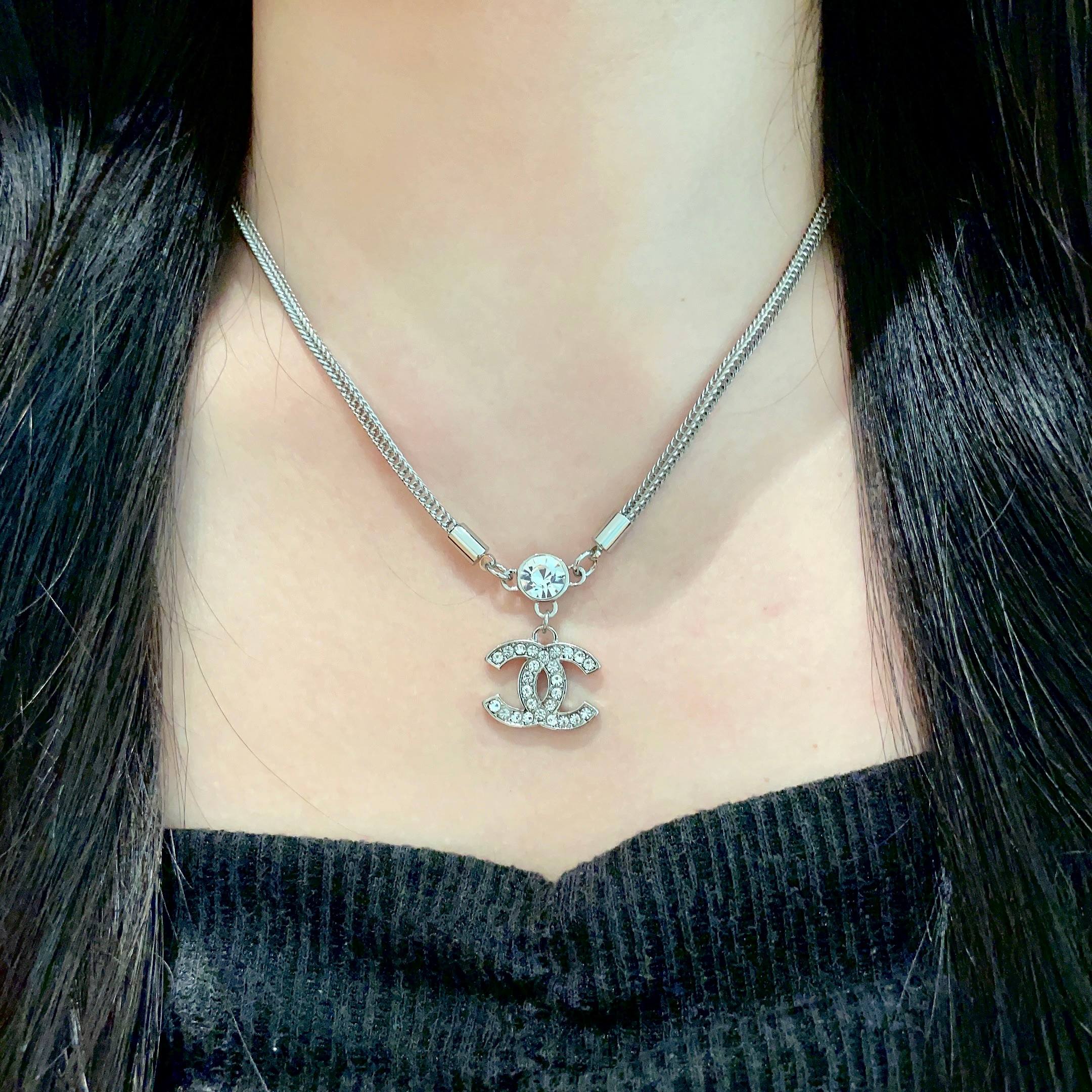  Chanel香奈儿 中古 字母项链👀小香家的款式真心无需多介绍😘🎶每一款都超好看，精致大方，非常显气质