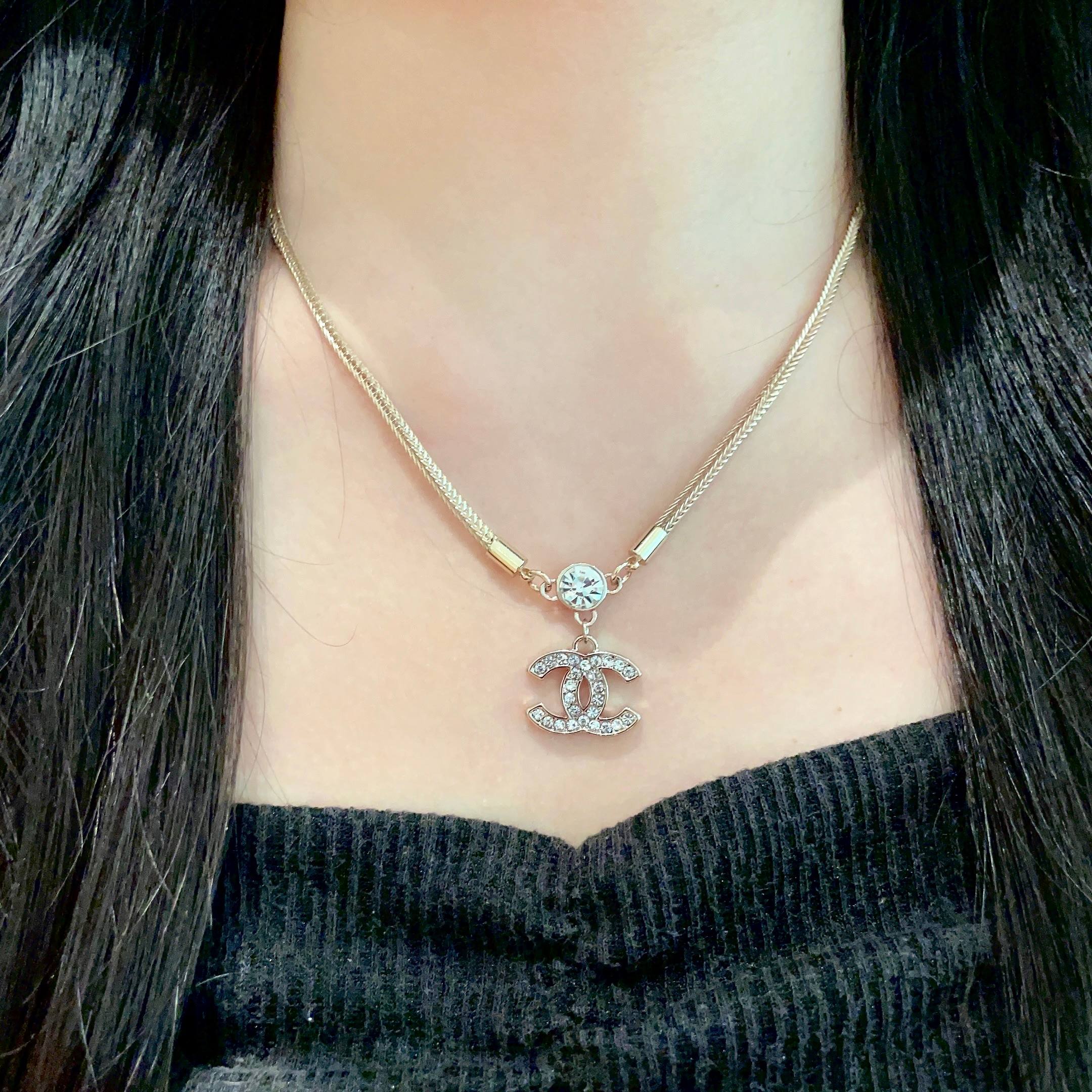  Chanel香奈儿 中古 字母项链👀小香家的款式真心无需多介绍😘🎶每一款都超好看，精致大方，非常显气质