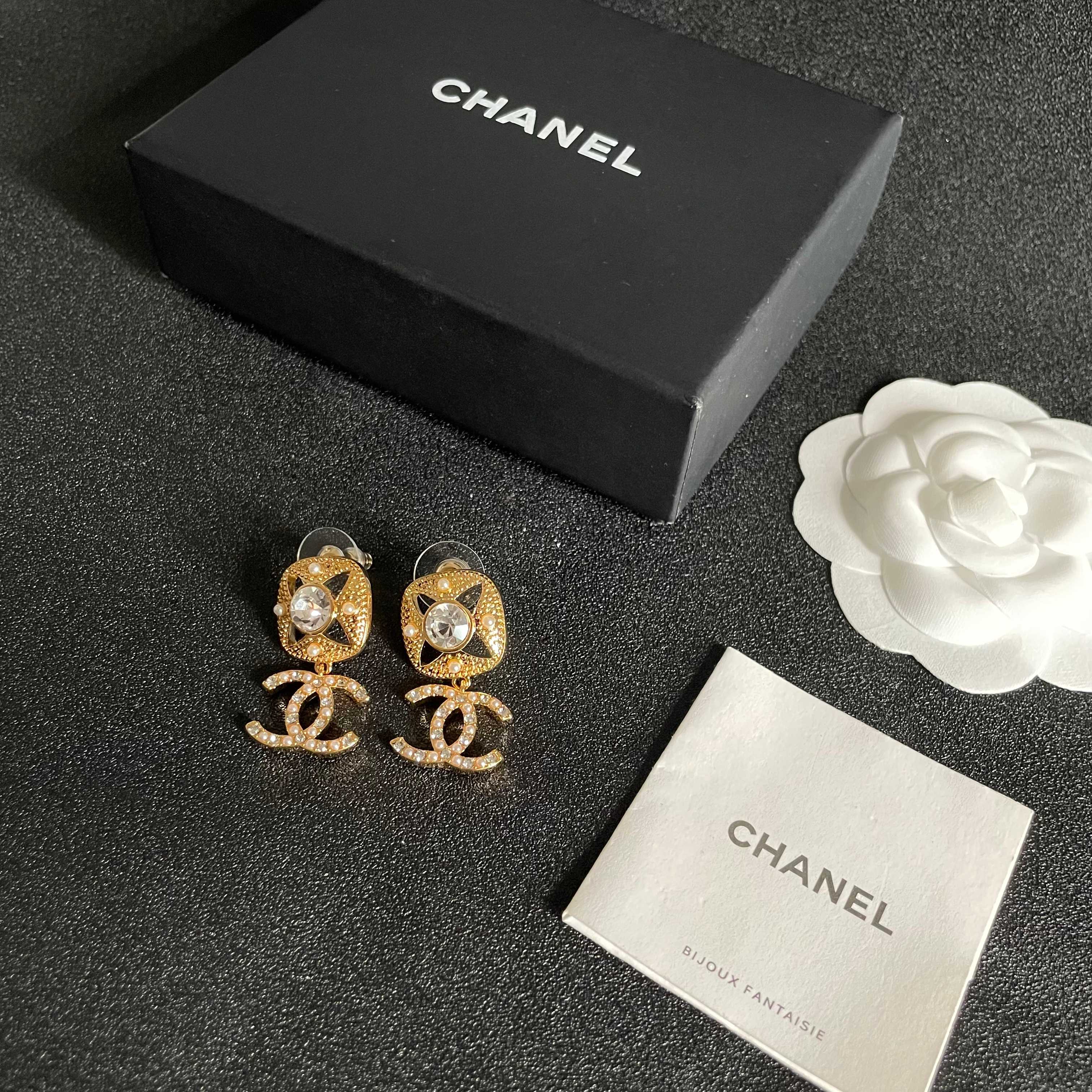  Chanel香奈儿 中古 双C耳钉👀原版复刻logo 小香家的款式真心无需多介绍😘🎶每一款都超好看，精