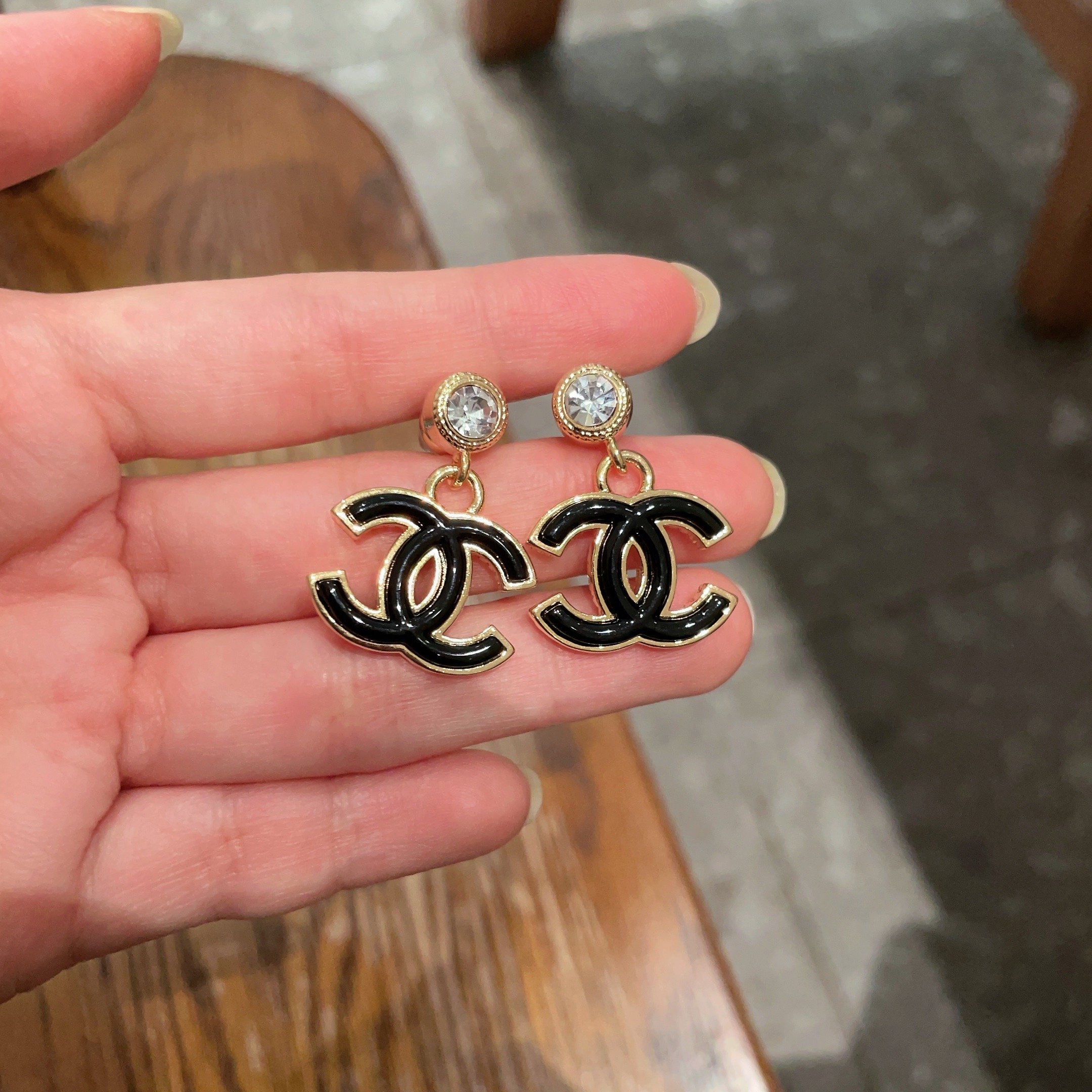  Chanel香奈儿 中古 双C耳钉👀原版复刻logo 小香家的款式真心无需多介绍😘🎶每一款都超好看，精