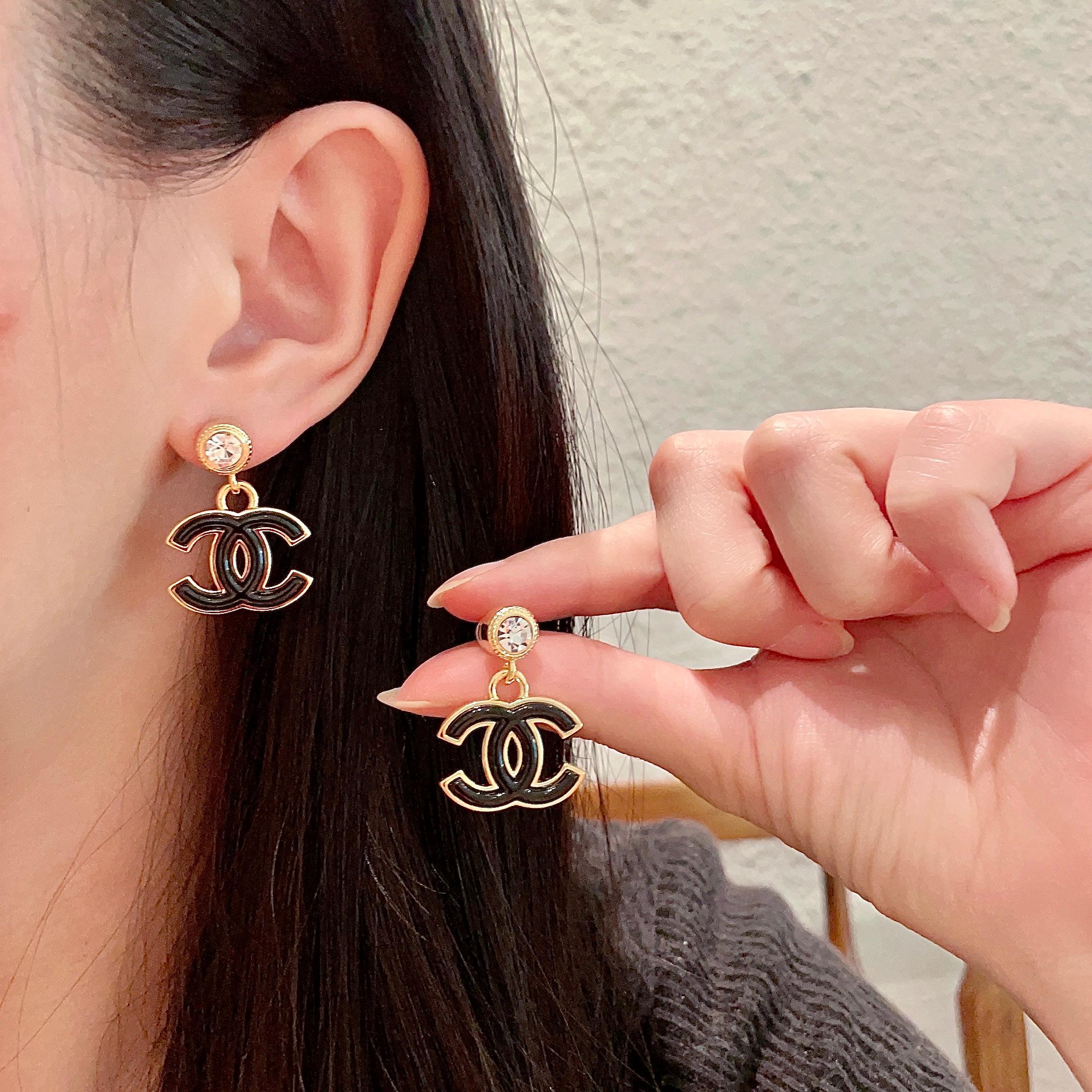  Chanel香奈儿 中古 双C耳钉👀原版复刻logo 小香家的款式真心无需多介绍😘🎶每一款都超好看，精