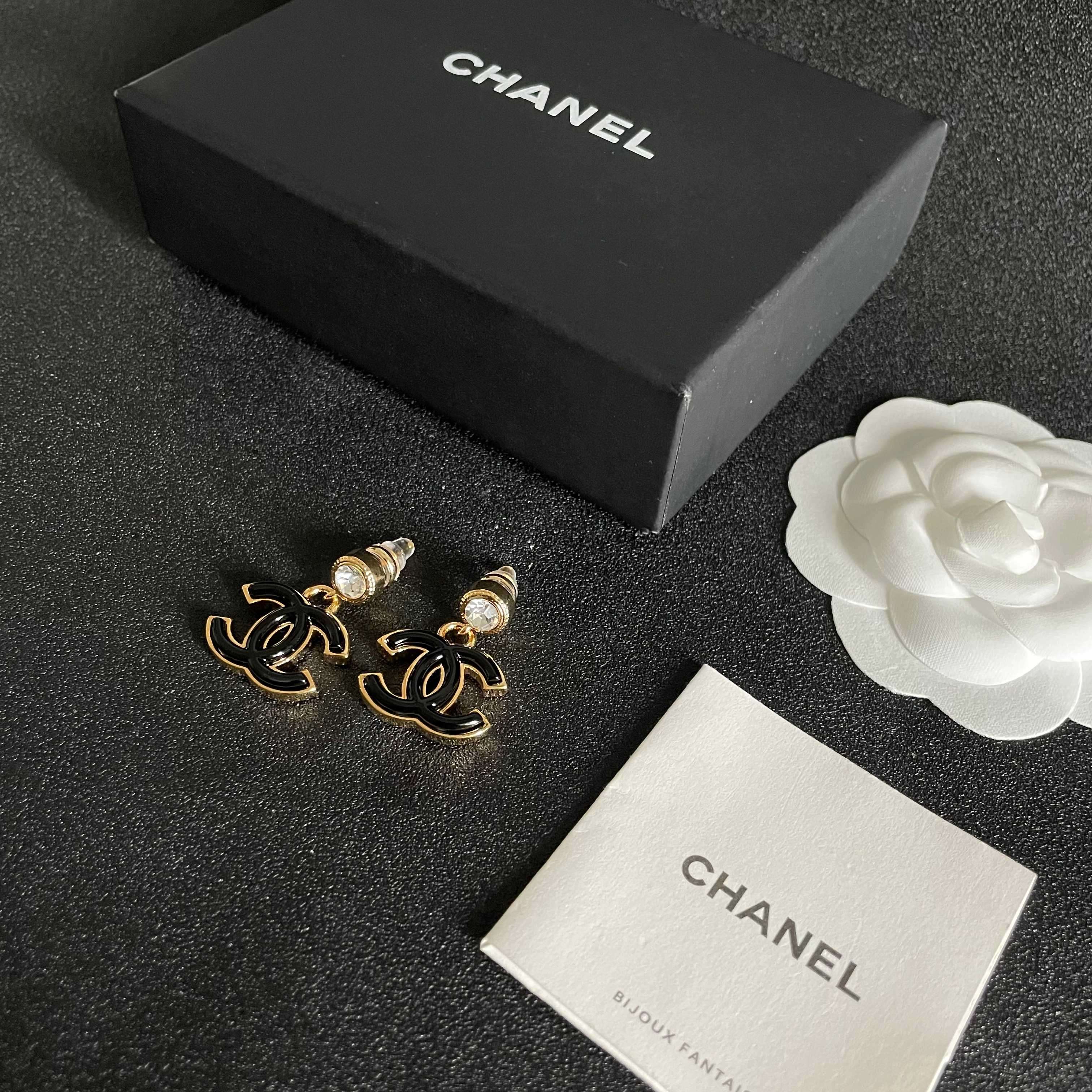 Chanel香奈儿 中古 双C耳钉👀原版复刻logo 小香家的款式真心无需多介绍😘🎶每一款都超好看，精