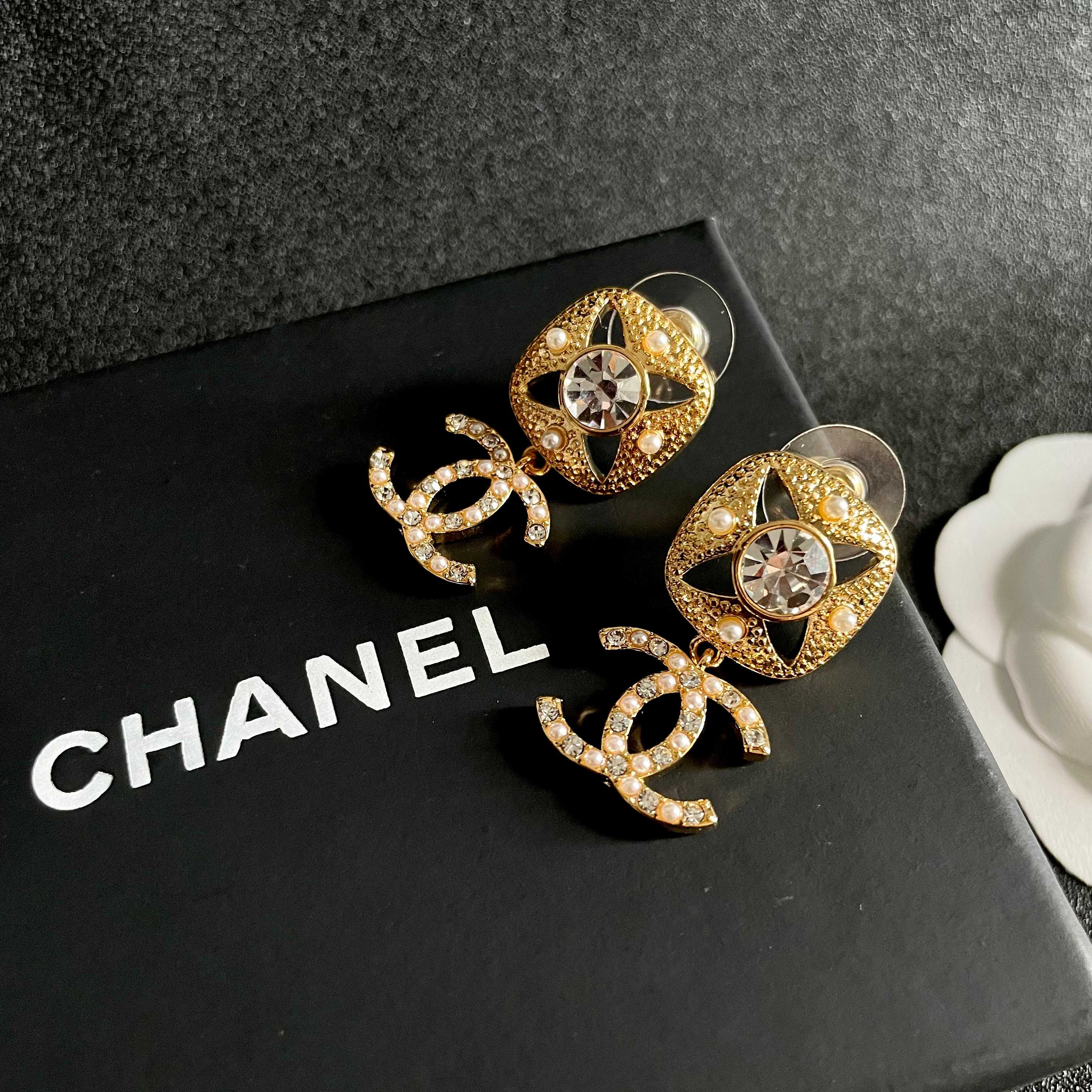  Chanel香奈儿 中古 双C耳钉👀原版复刻logo 小香家的款式真心无需多介绍😘🎶每一款都超好看，精
