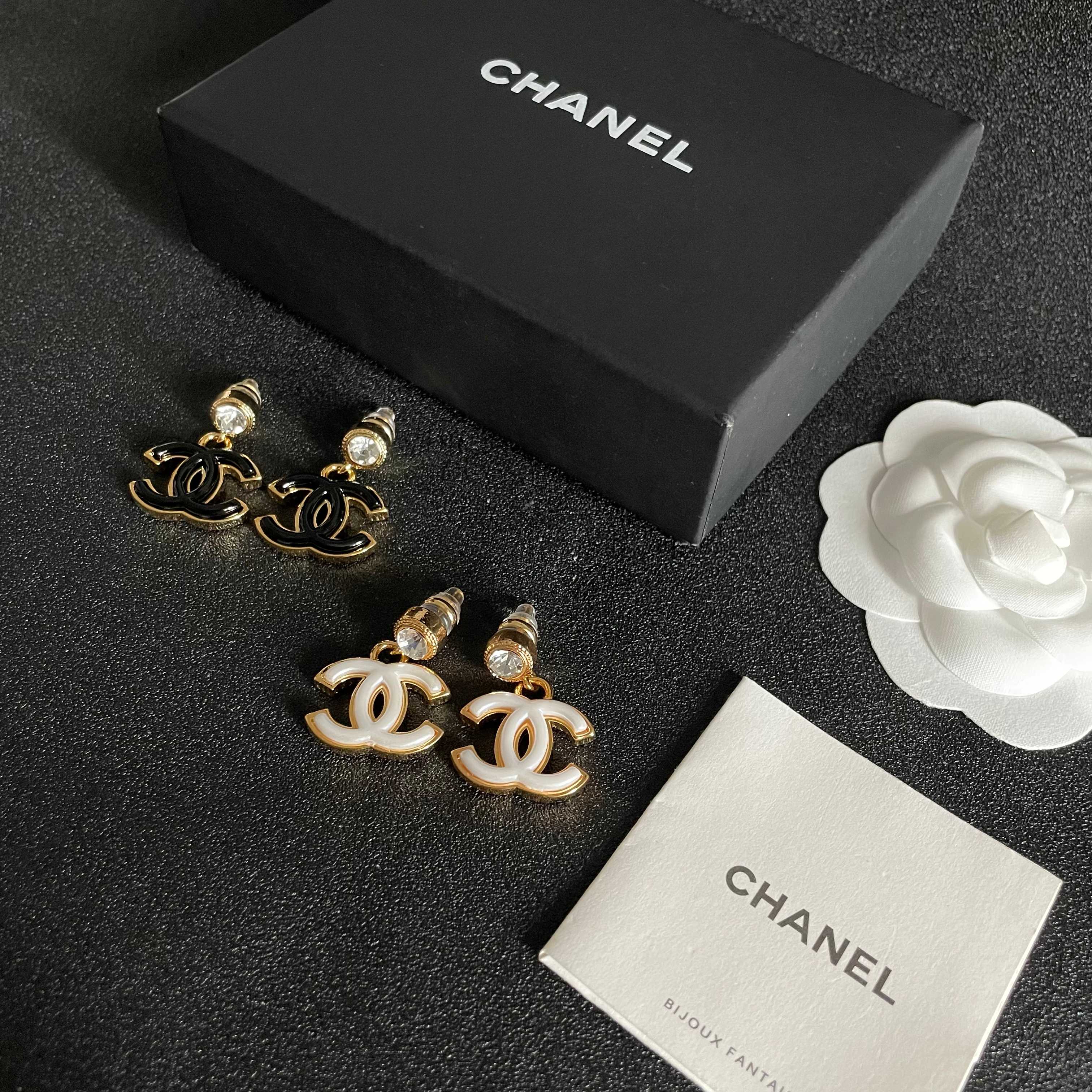  Chanel香奈儿 中古 双C耳钉👀原版复刻logo 小香家的款式真心无需多介绍😘🎶每一款都超好看，精