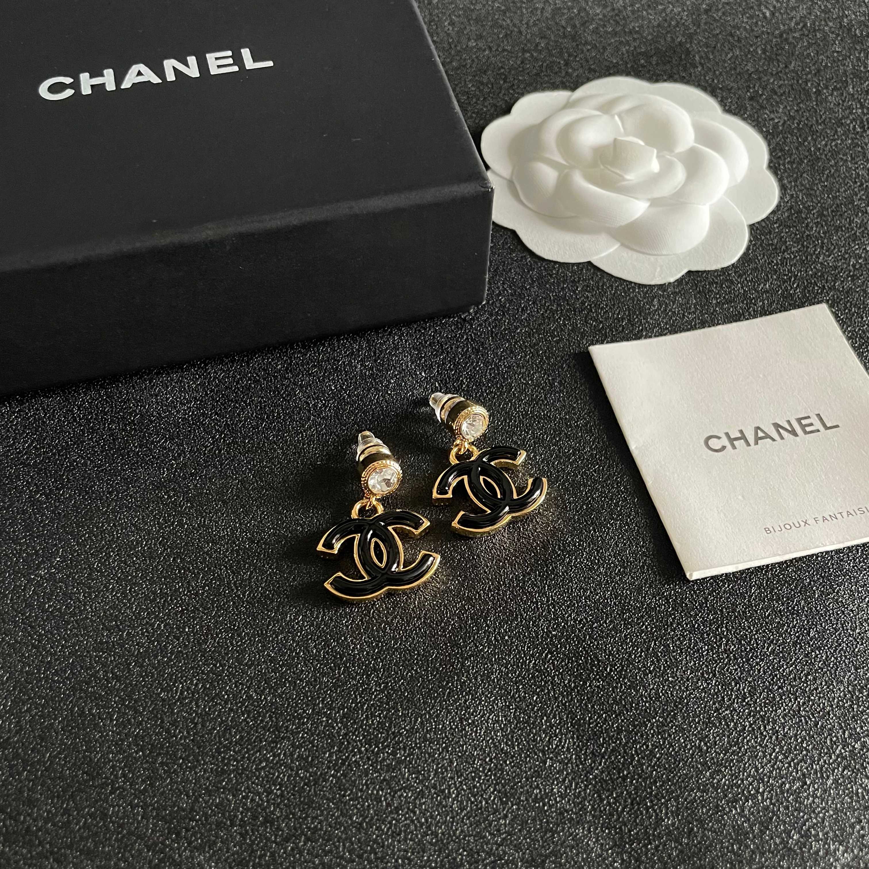  Chanel香奈儿 中古 双C耳钉👀原版复刻logo 小香家的款式真心无需多介绍😘🎶每一款都超好看，精