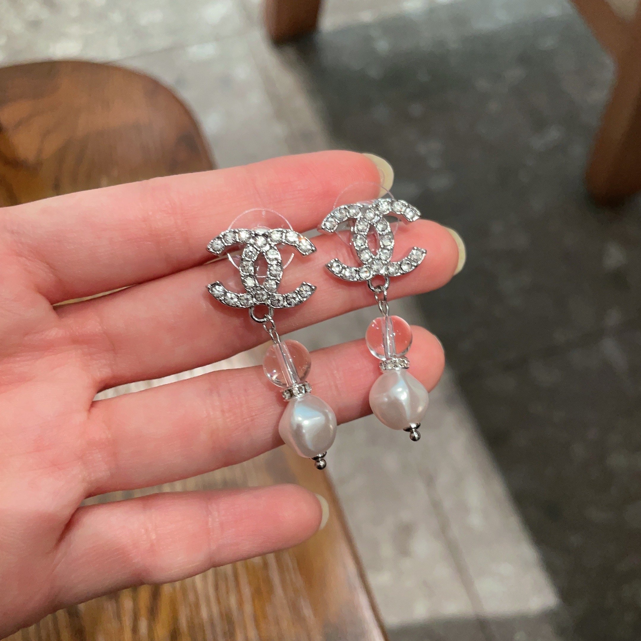  Chanel香奈儿 中古 双C耳钉👀原版复刻logo 小香家的款式真心无需多介绍😘🎶每一款都超好看，精