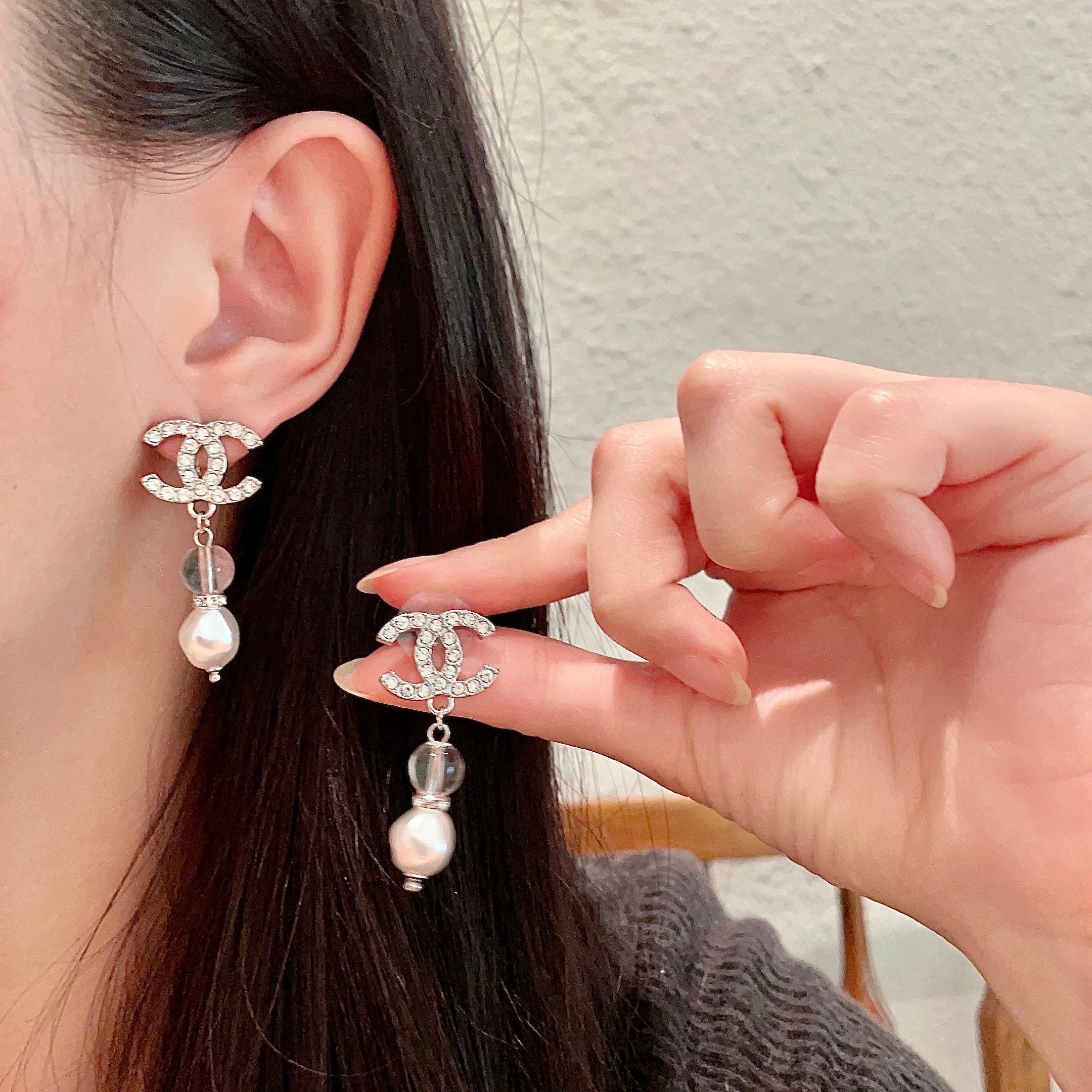  Chanel香奈儿 中古 双C耳钉👀原版复刻logo 小香家的款式真心无需多介绍😘🎶每一款都超好看，精