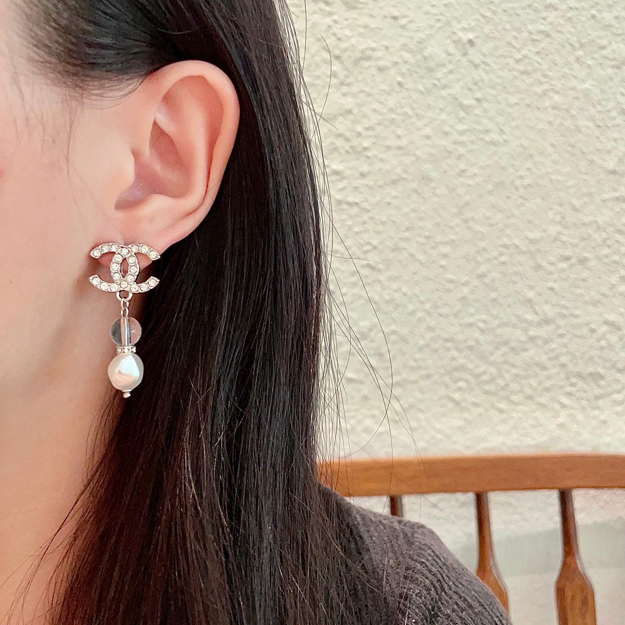  Chanel香奈儿 中古 双C耳钉👀原版复刻logo 小香家的款式真心无需多介绍😘🎶每一款都超好看，精