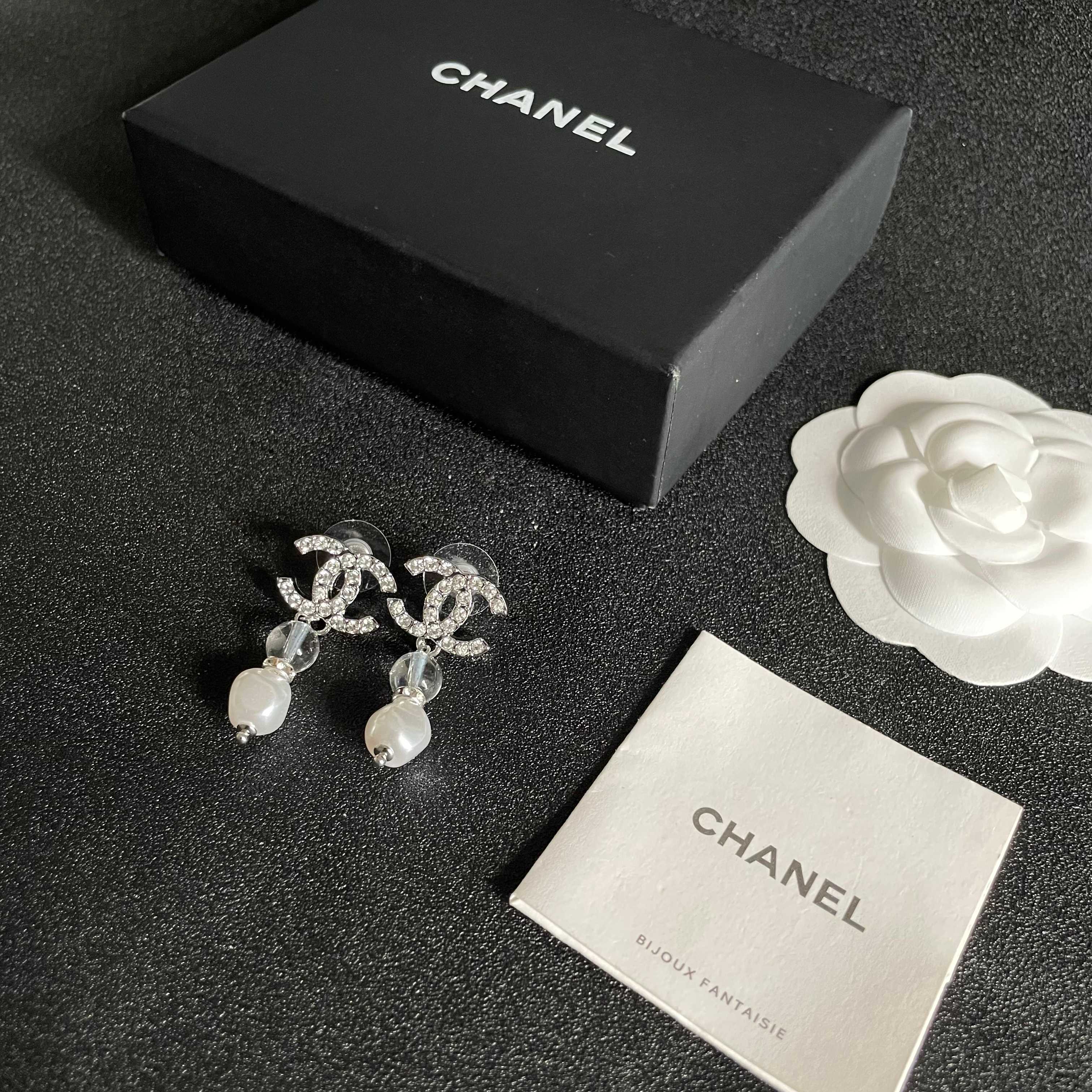  Chanel香奈儿 中古 双C耳钉👀原版复刻logo 小香家的款式真心无需多介绍😘🎶每一款都超好看，精