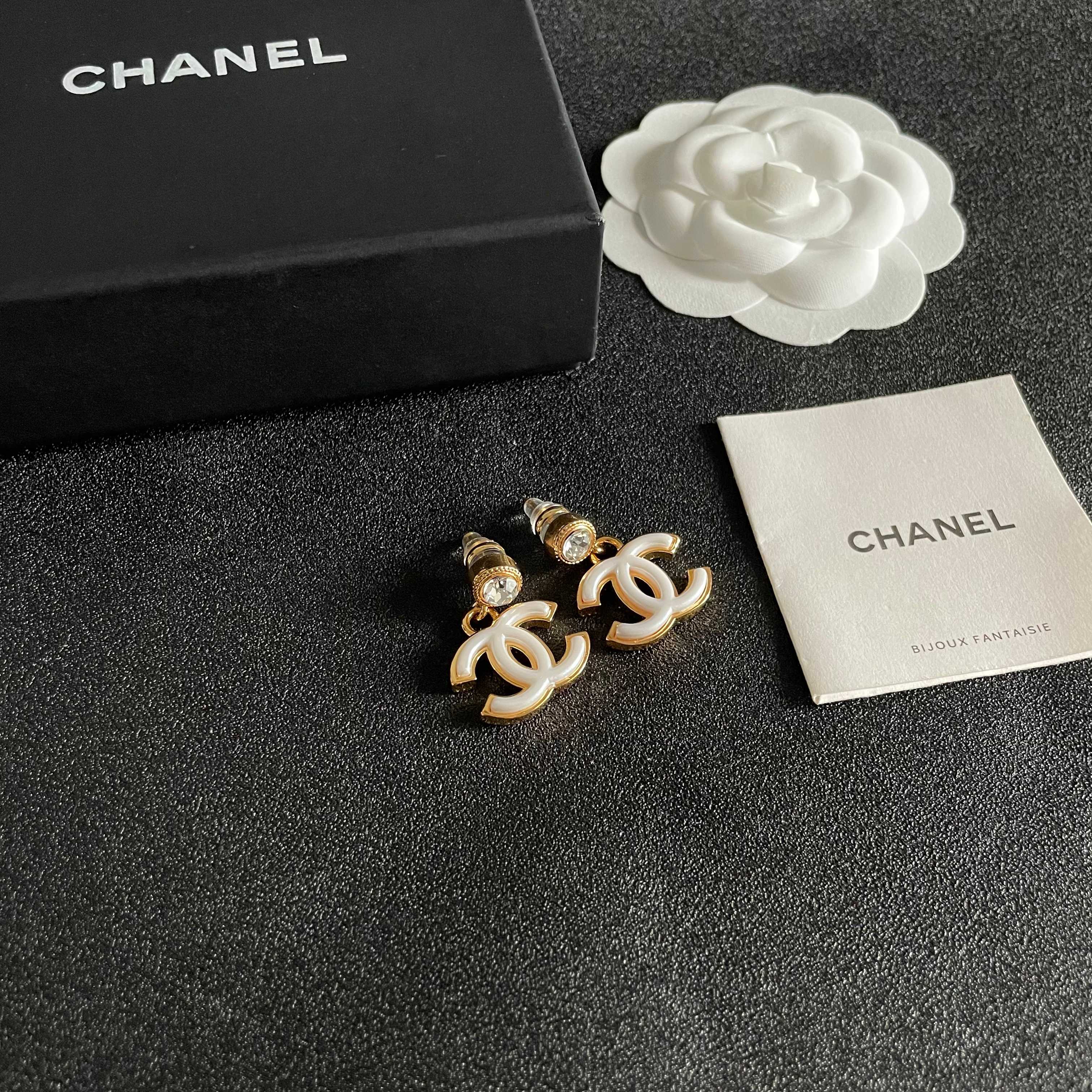  Chanel香奈儿 中古 双C耳钉👀原版复刻logo 小香家的款式真心无需多介绍😘🎶每一款都超好看，精