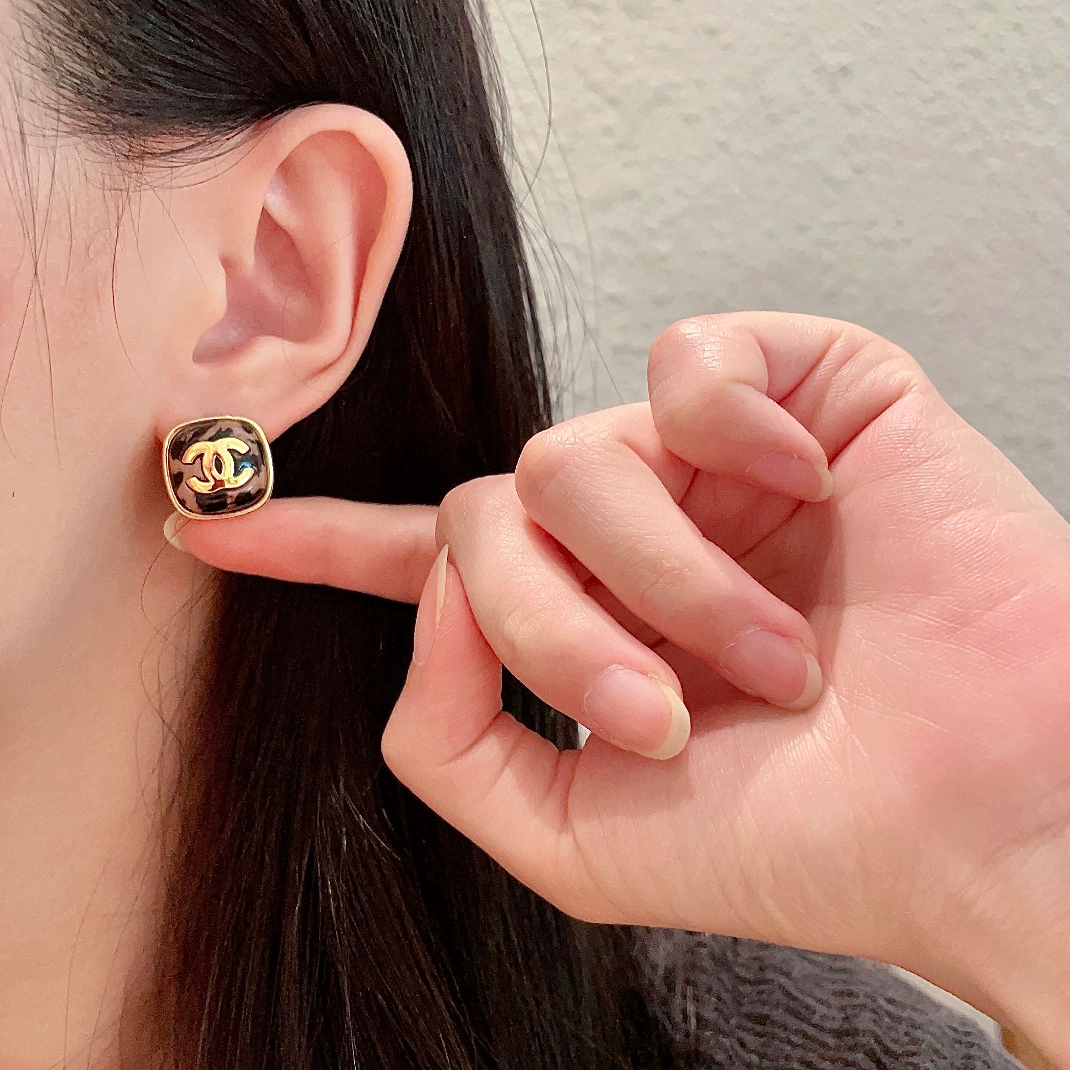  Chanel香奈儿 中古 双C耳钉👀原版复刻logo 小香家的款式真心无需多介绍😘🎶每一款都超好看，精