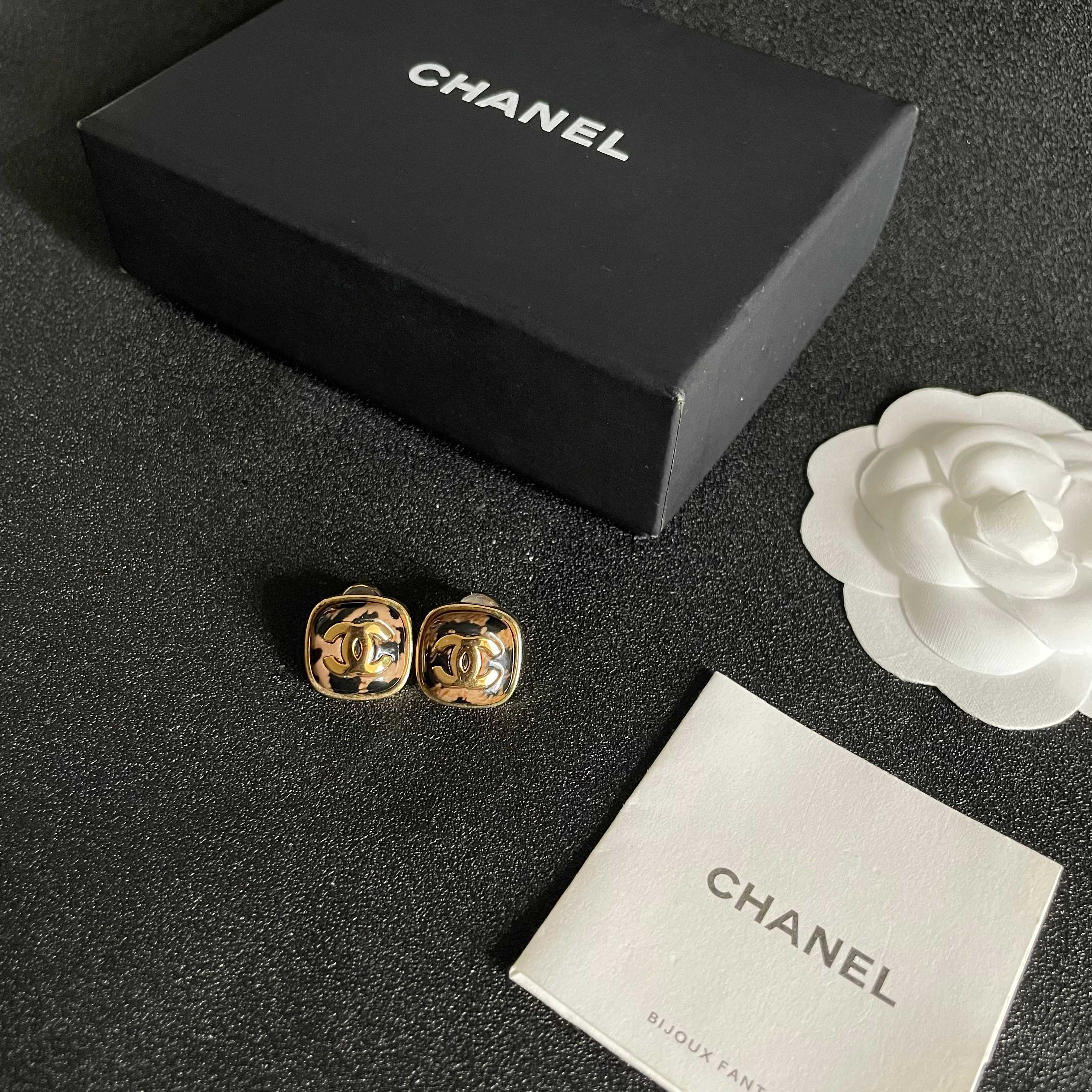  Chanel香奈儿 中古 双C耳钉👀原版复刻logo 小香家的款式真心无需多介绍😘🎶每一款都超好看，精