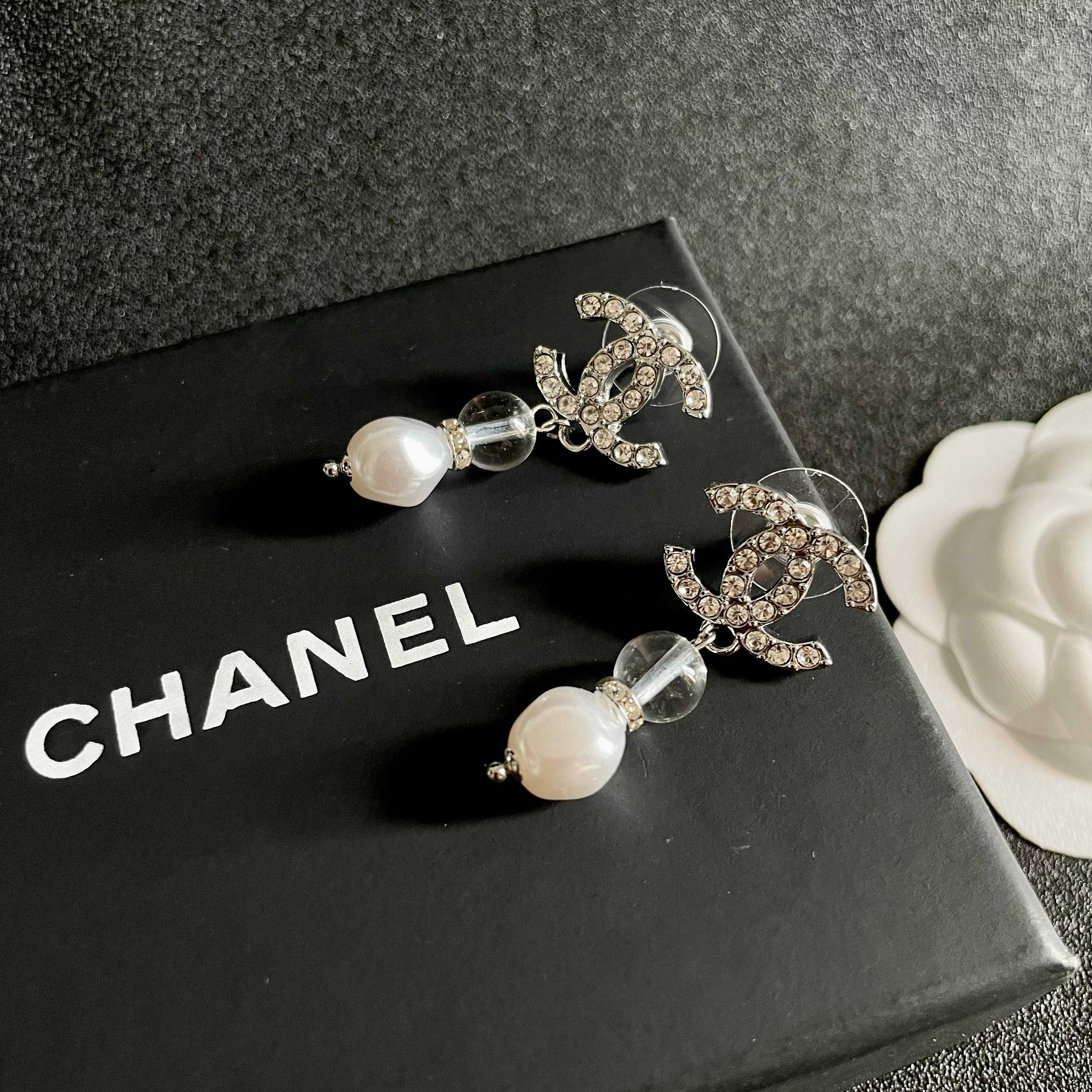  Chanel香奈儿 中古 双C耳钉👀原版复刻logo 小香家的款式真心无需多介绍😘🎶每一款都超好看，精