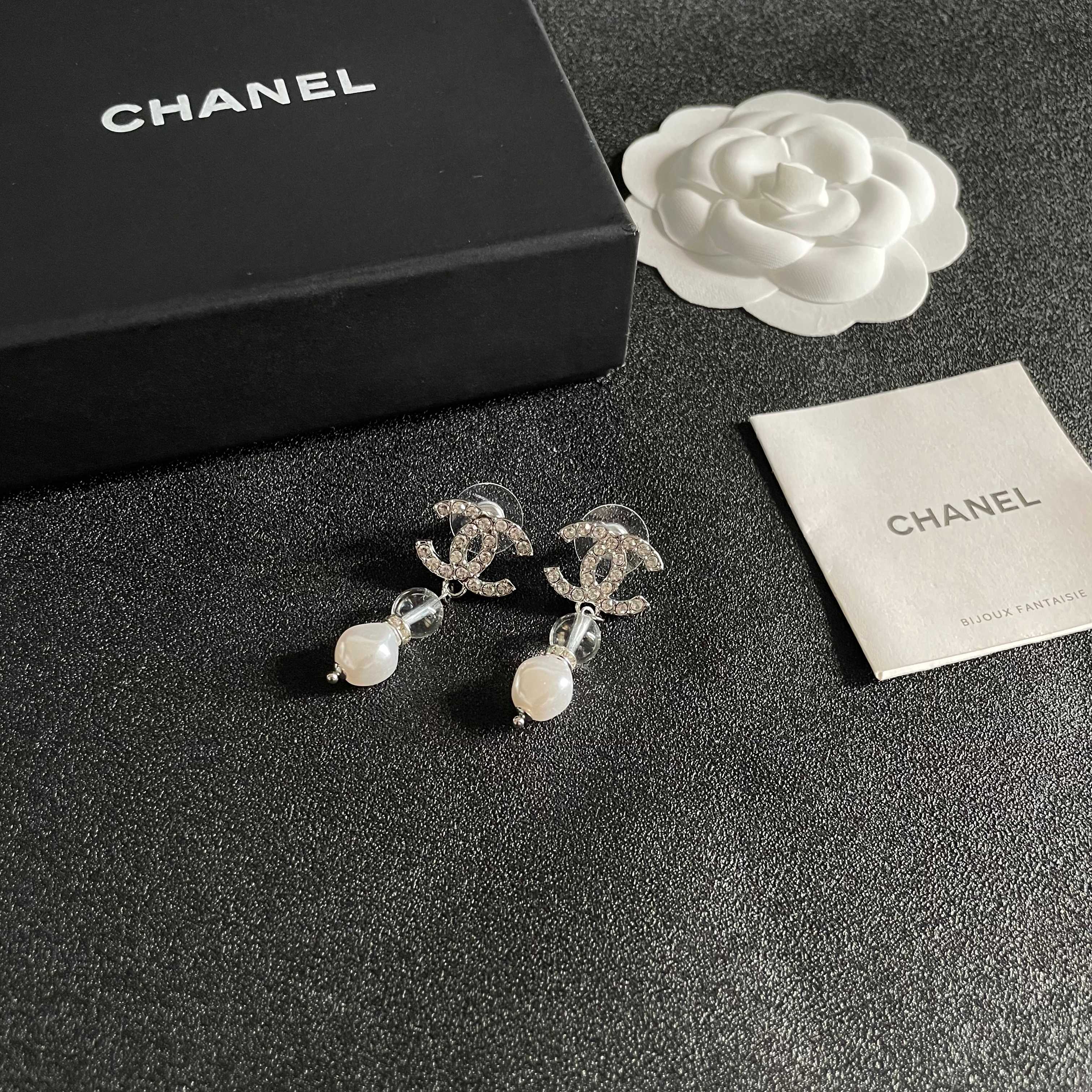 Chanel香奈儿 中古 双C耳钉👀原版复刻logo 小香家的款式真心无需多介绍😘🎶每一款都超好看，精