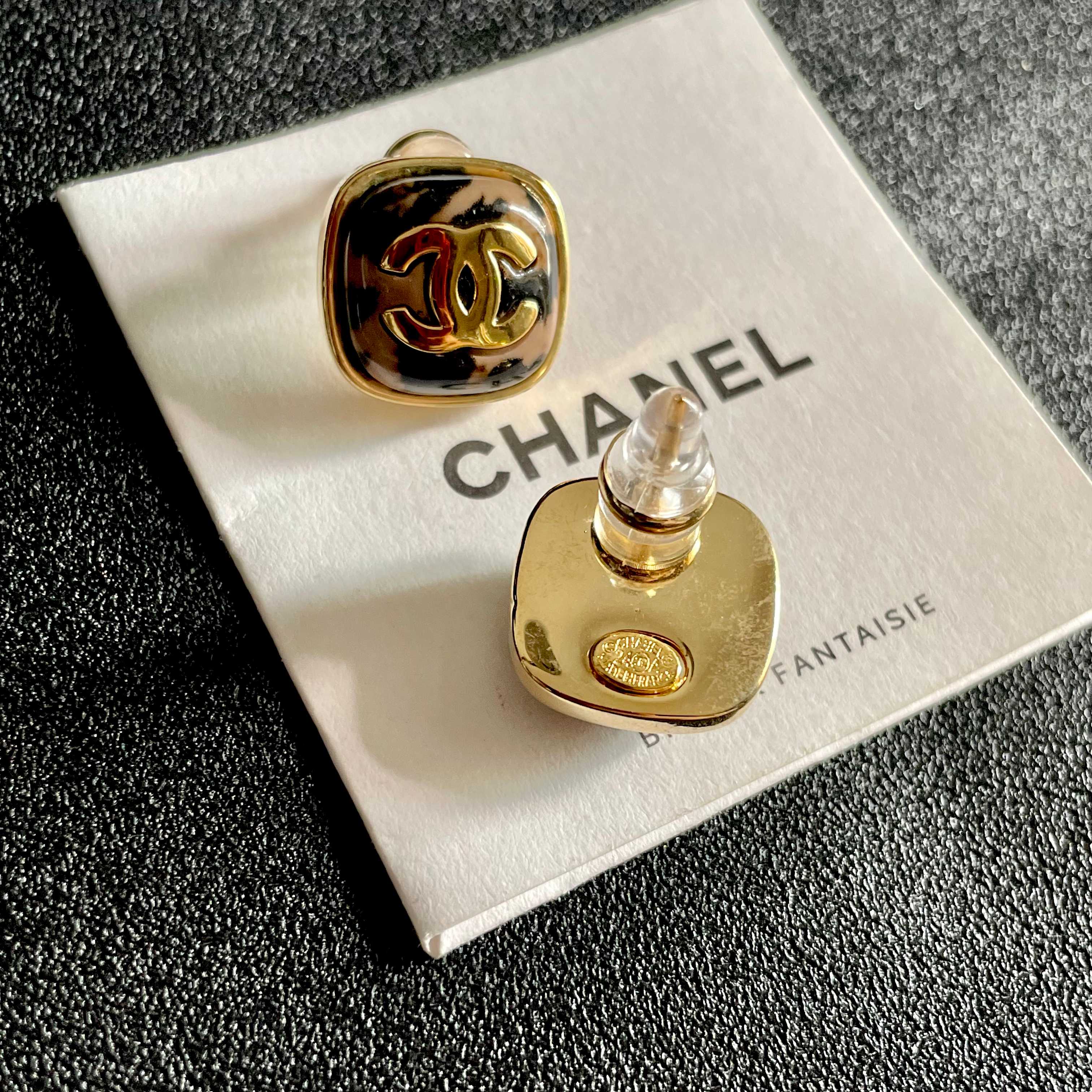  Chanel香奈儿 中古 双C耳钉👀原版复刻logo 小香家的款式真心无需多介绍😘🎶每一款都超好看，精