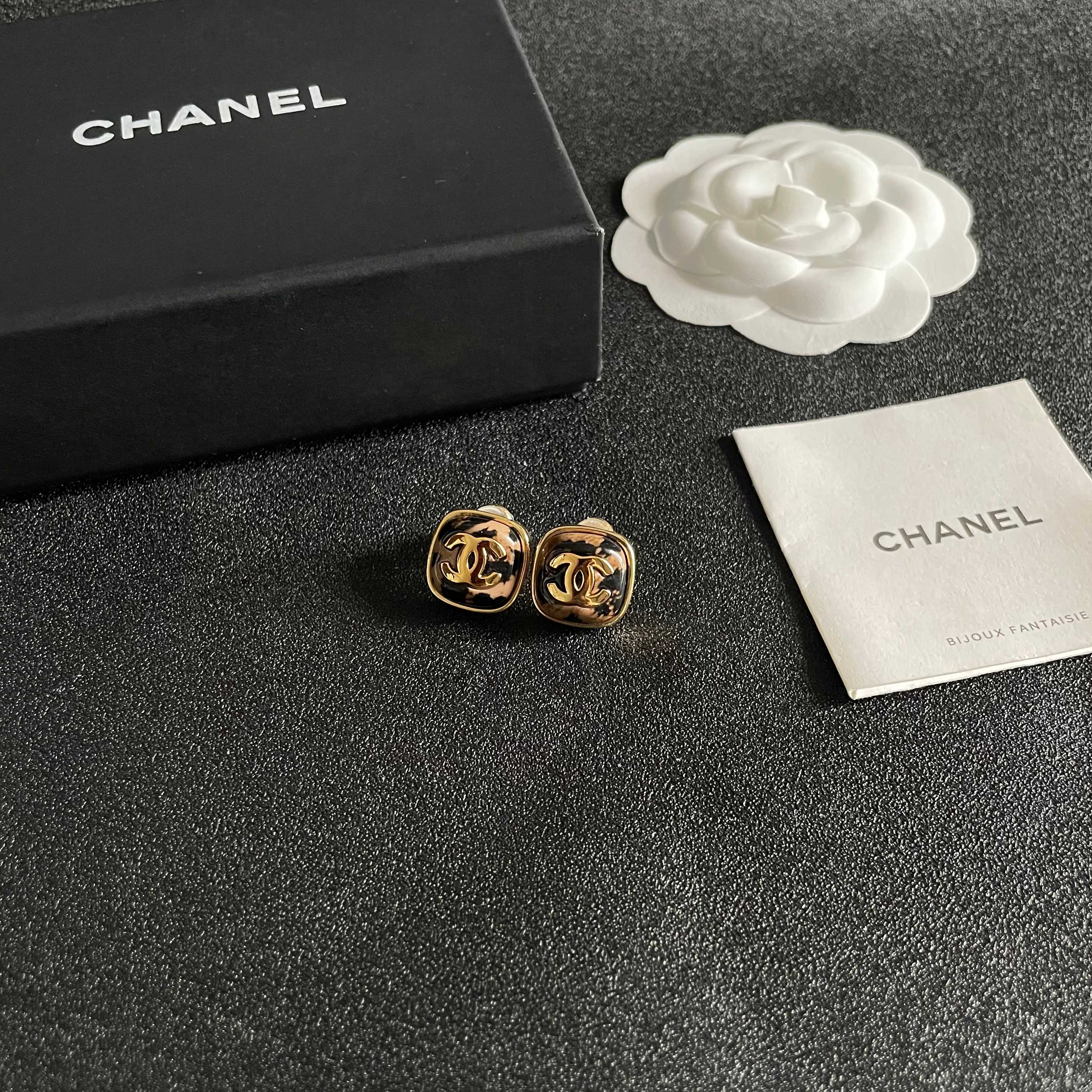  Chanel香奈儿 中古 双C耳钉👀原版复刻logo 小香家的款式真心无需多介绍😘🎶每一款都超好看，精