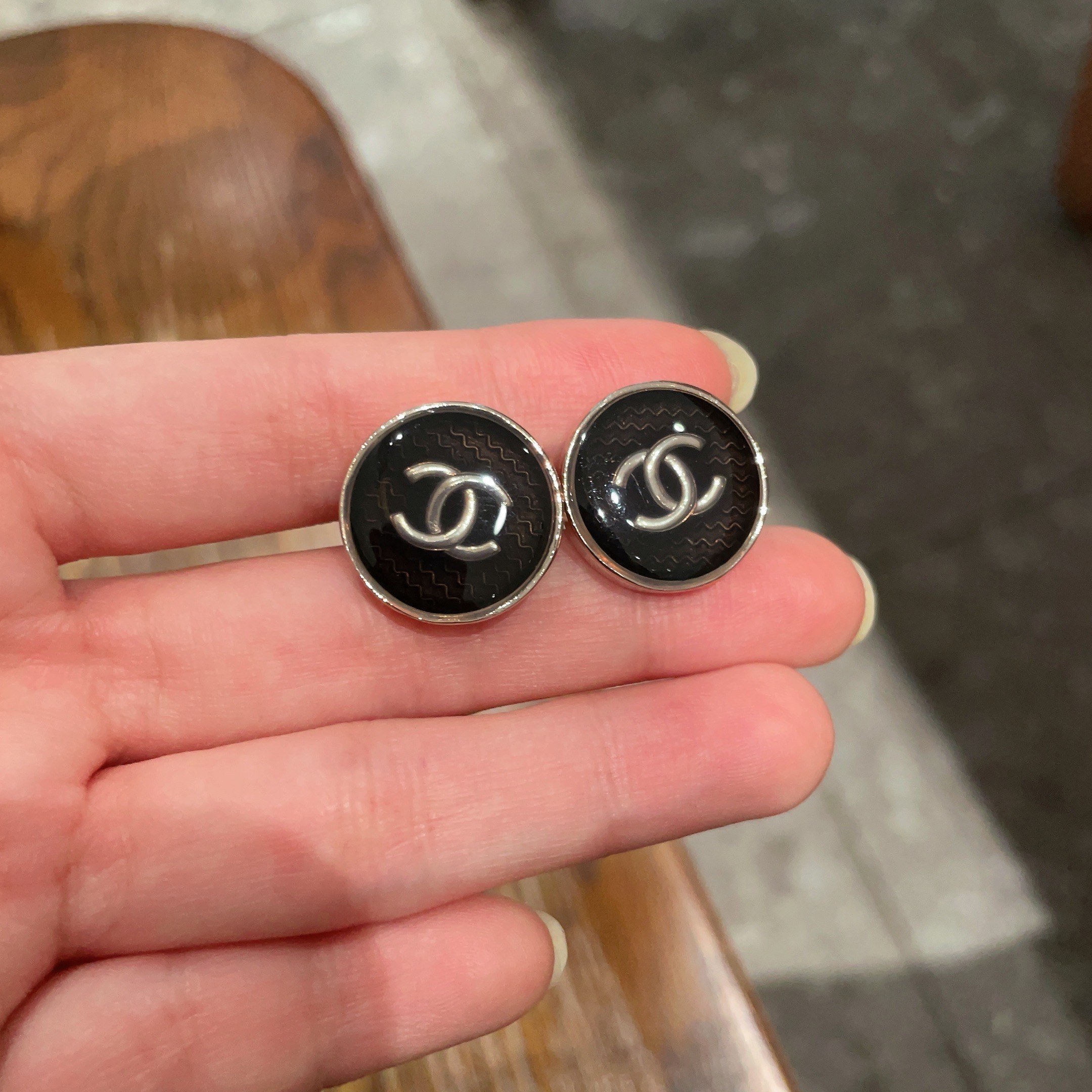  Chanel香奈儿 中古 双C耳钉👀原版复刻logo 小香家的款式真心无需多介绍😘🎶每一款都超好看，精