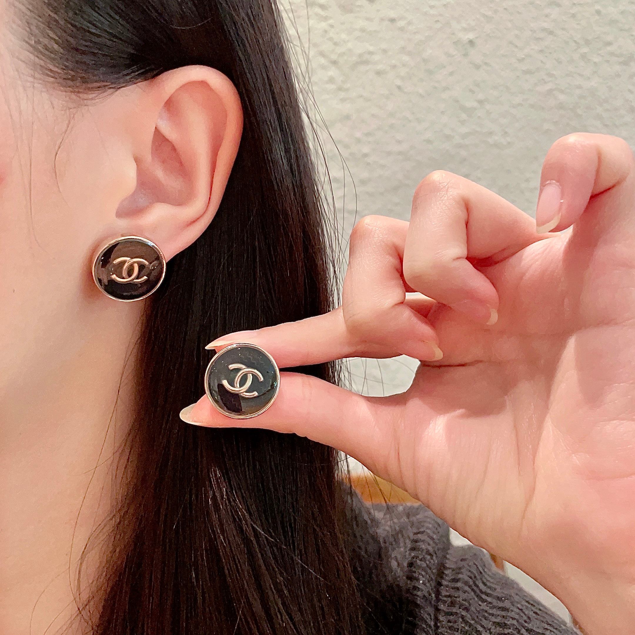 Chanel香奈儿 中古 双C耳钉👀原版复刻logo 小香家的款式真心无需多介绍😘🎶每一款都超好看，精