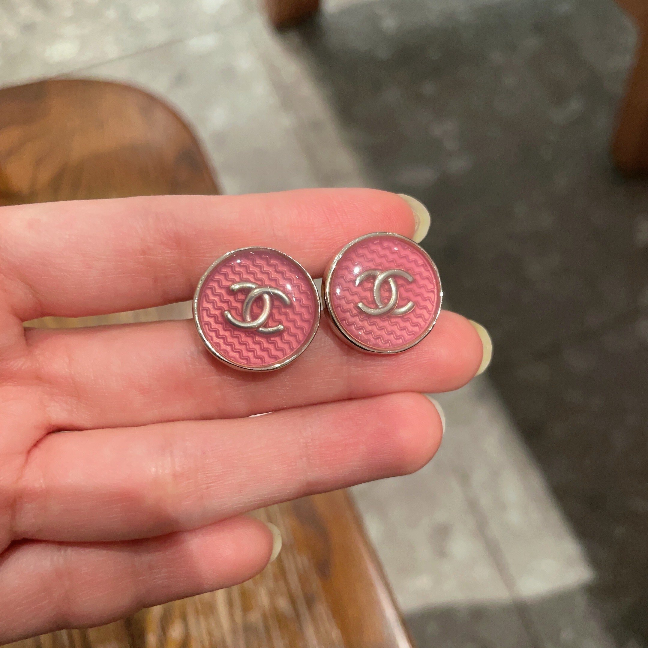  Chanel香奈儿 中古 双C耳钉👀原版复刻logo 小香家的款式真心无需多介绍😘🎶每一款都超好看，精