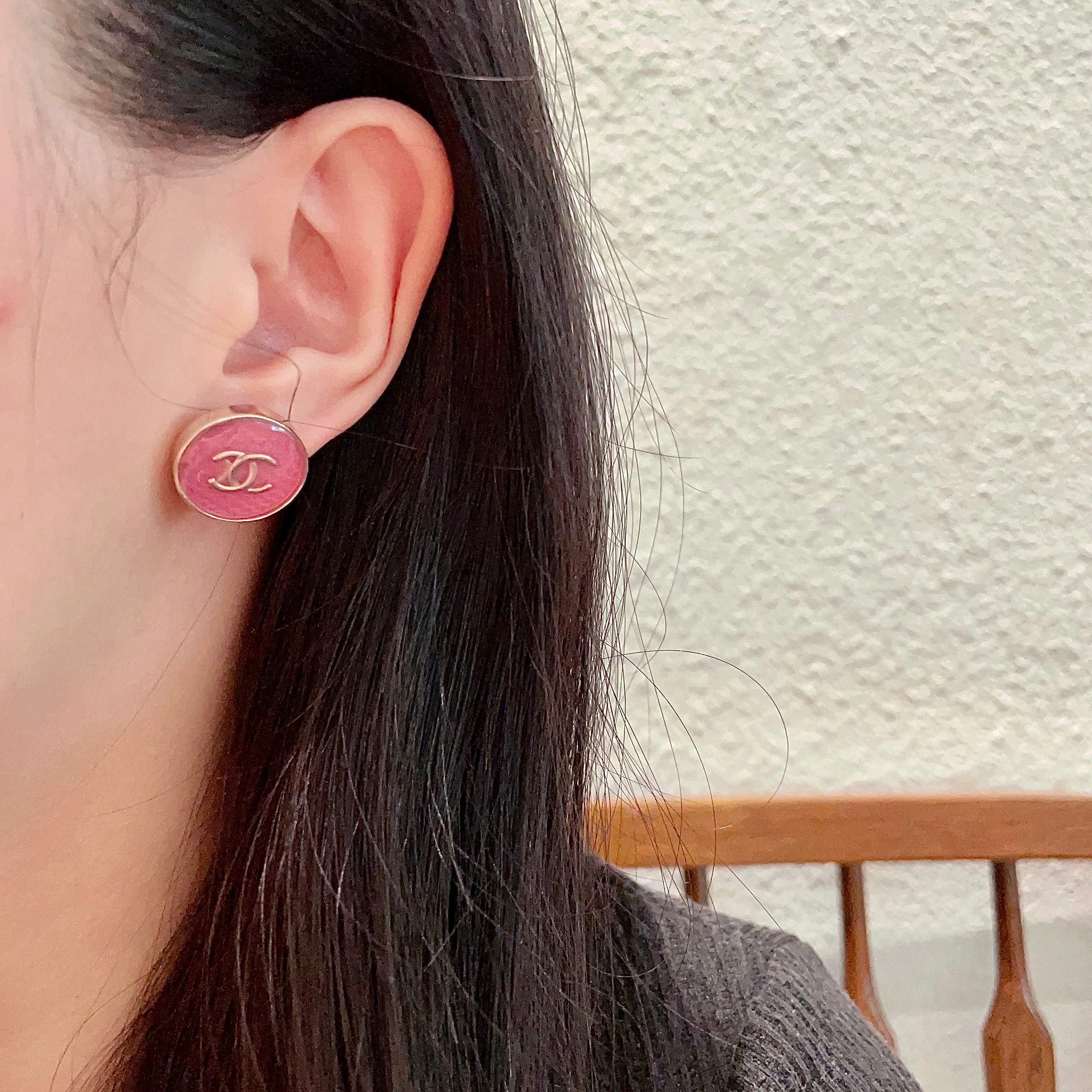  Chanel香奈儿 中古 双C耳钉👀原版复刻logo 小香家的款式真心无需多介绍😘🎶每一款都超好看，精