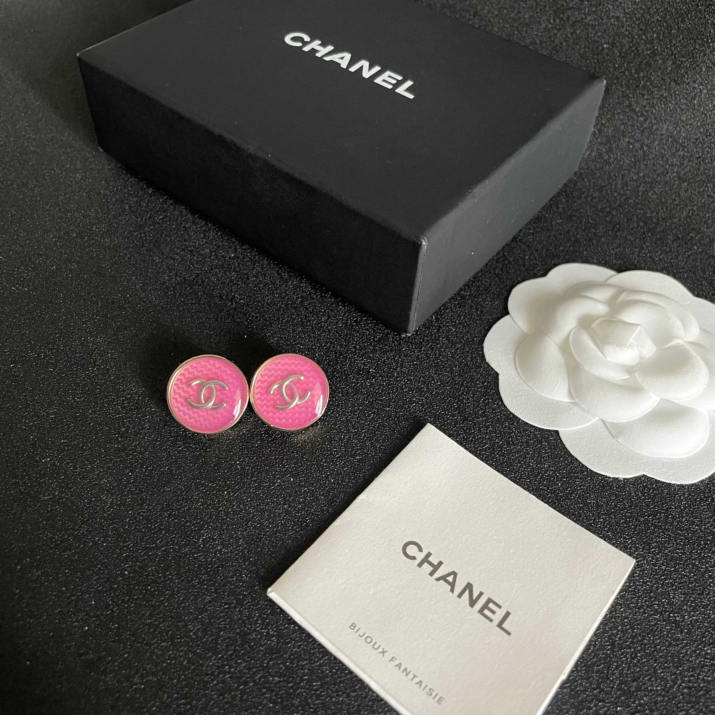  Chanel香奈儿 中古 双C耳钉👀原版复刻logo 小香家的款式真心无需多介绍😘🎶每一款都超好看，精